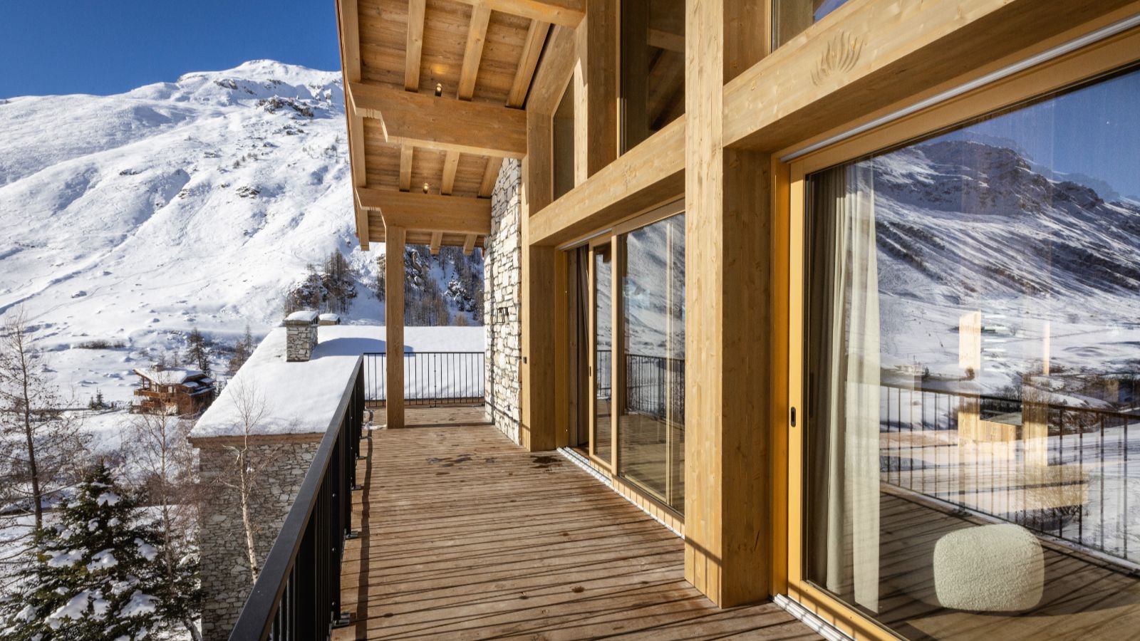 Luxury-ski-chalet-Chalet Marius-oxford-ski Outside (3).jpg