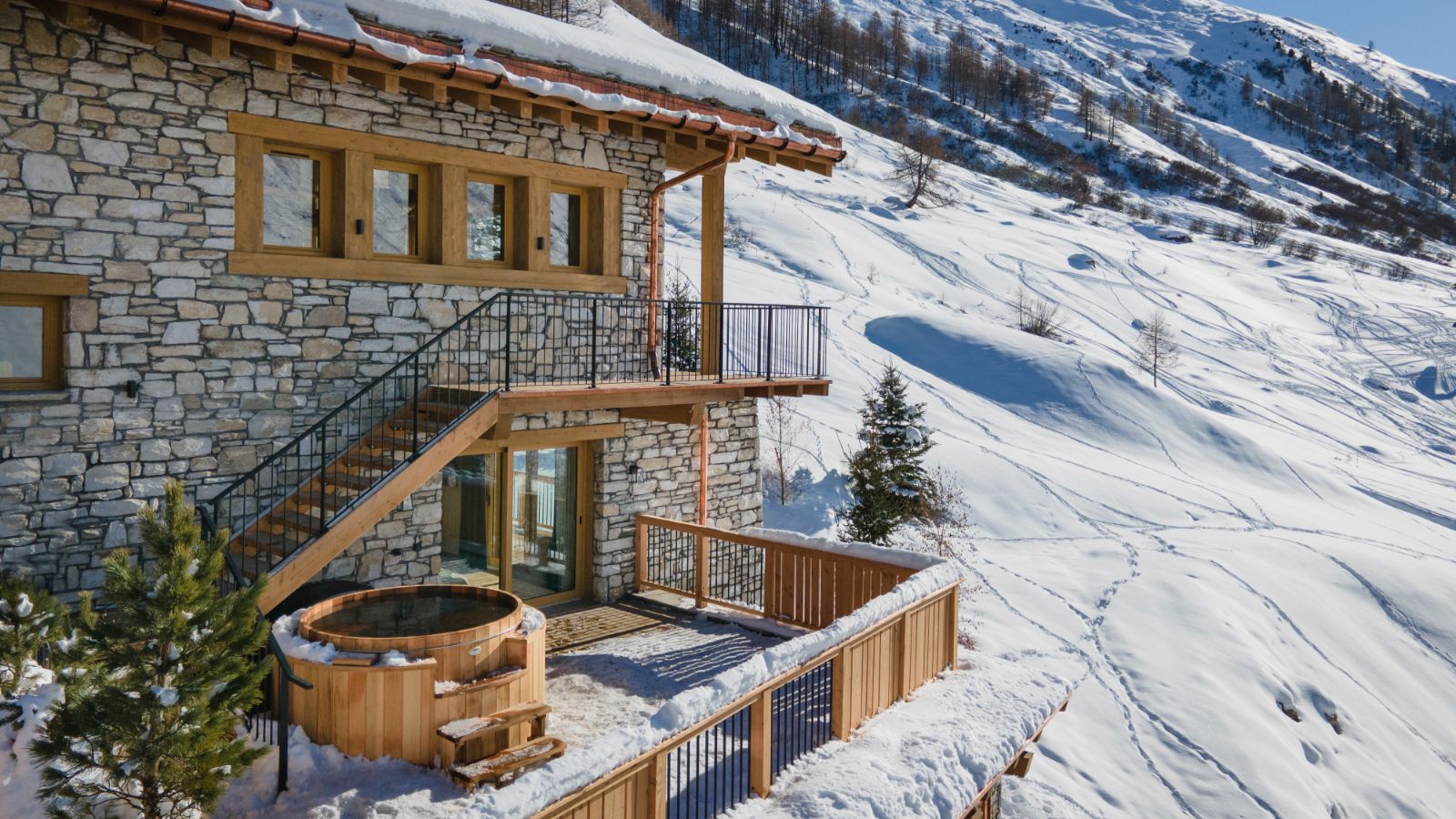 Luxury-ski-chalet-Chalet Marius-oxford-ski Outside Property (3).jpg