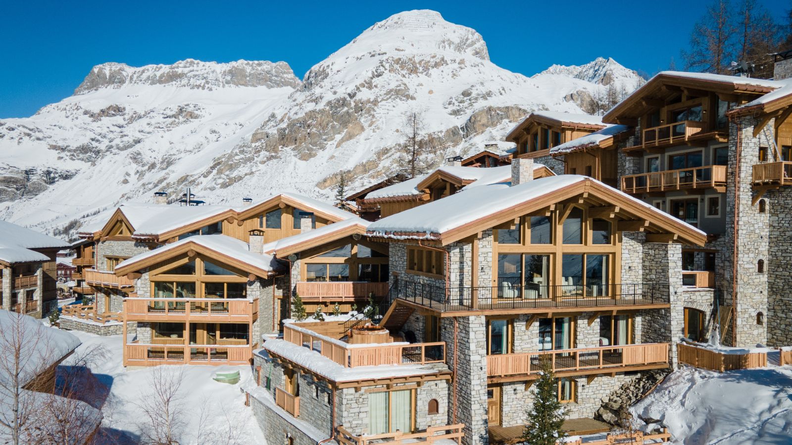 Luxury-ski-chalet-Chalet Marius -oxford-ski Outside Property.jpg