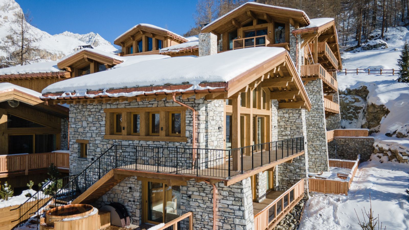 Luxury-ski-chalet-Chalet Marius-oxford-ski - Chalet outside.jpg