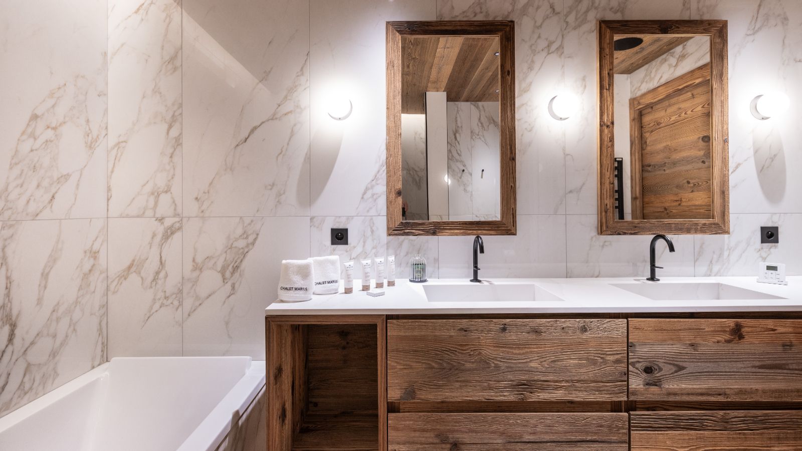 Luxury-ski-chalet-Chalet Marius-oxford-ski bathroom  (1).jpg