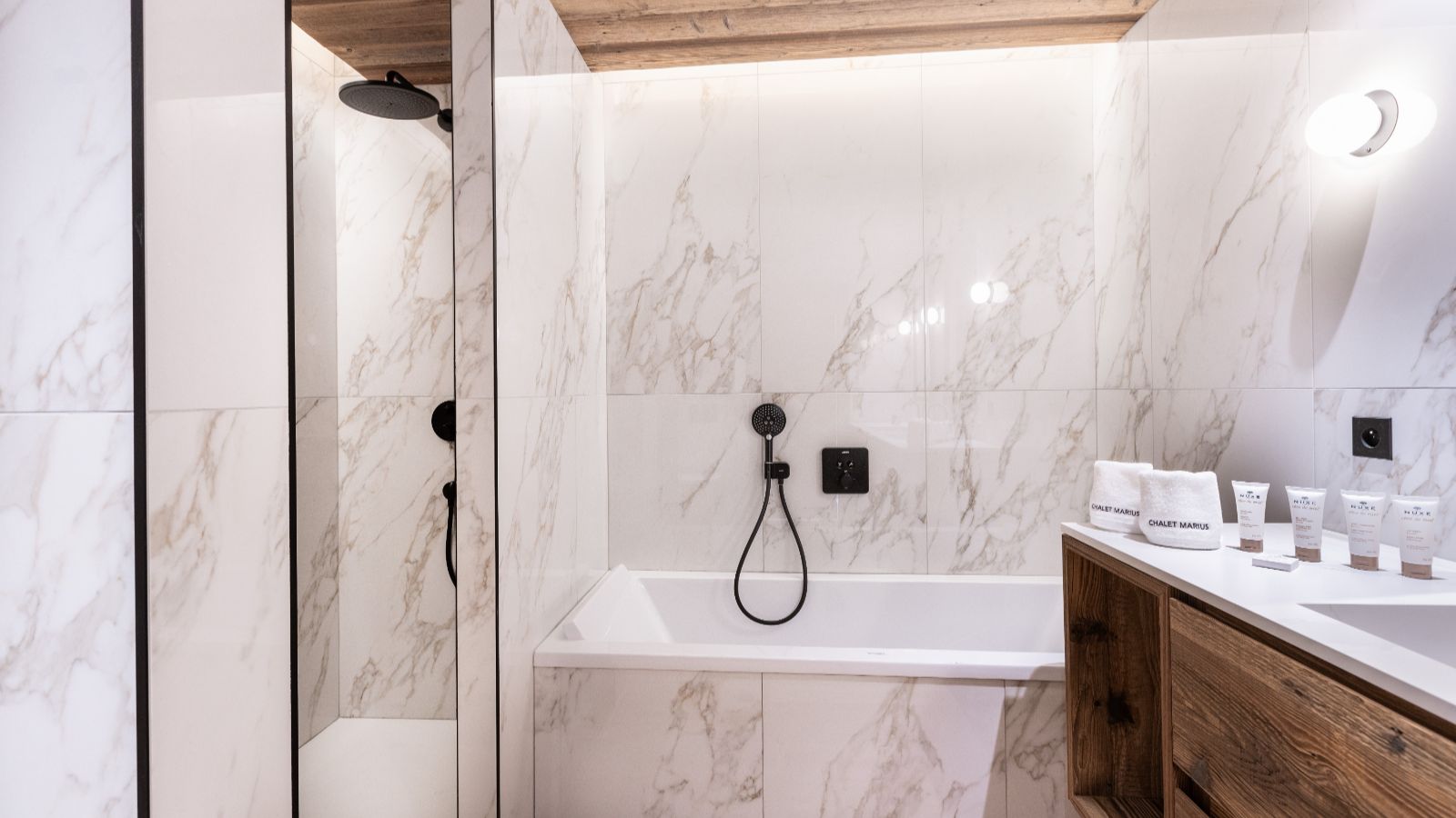 Luxury-ski-chalet-Chalet Marius-oxford-ski bathroom  (2).jpg