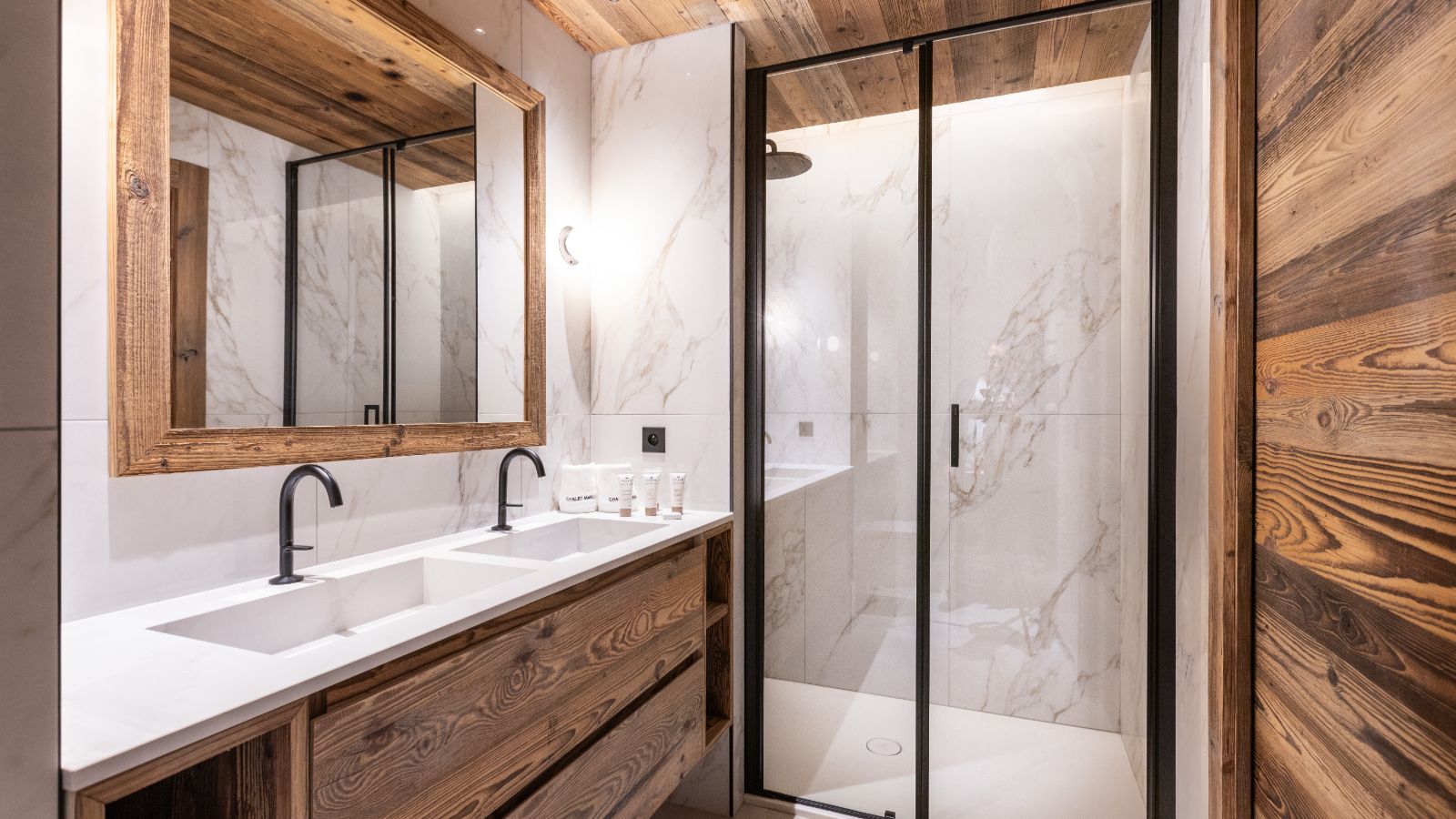 Luxury-ski-chalet-Chalet Marius-oxford-ski Bathroom  (5).jpg