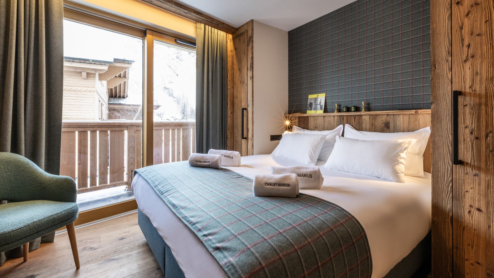 Luxury-ski-chalet-Chalet Marius-oxford-ski Bedroom (1).jpg