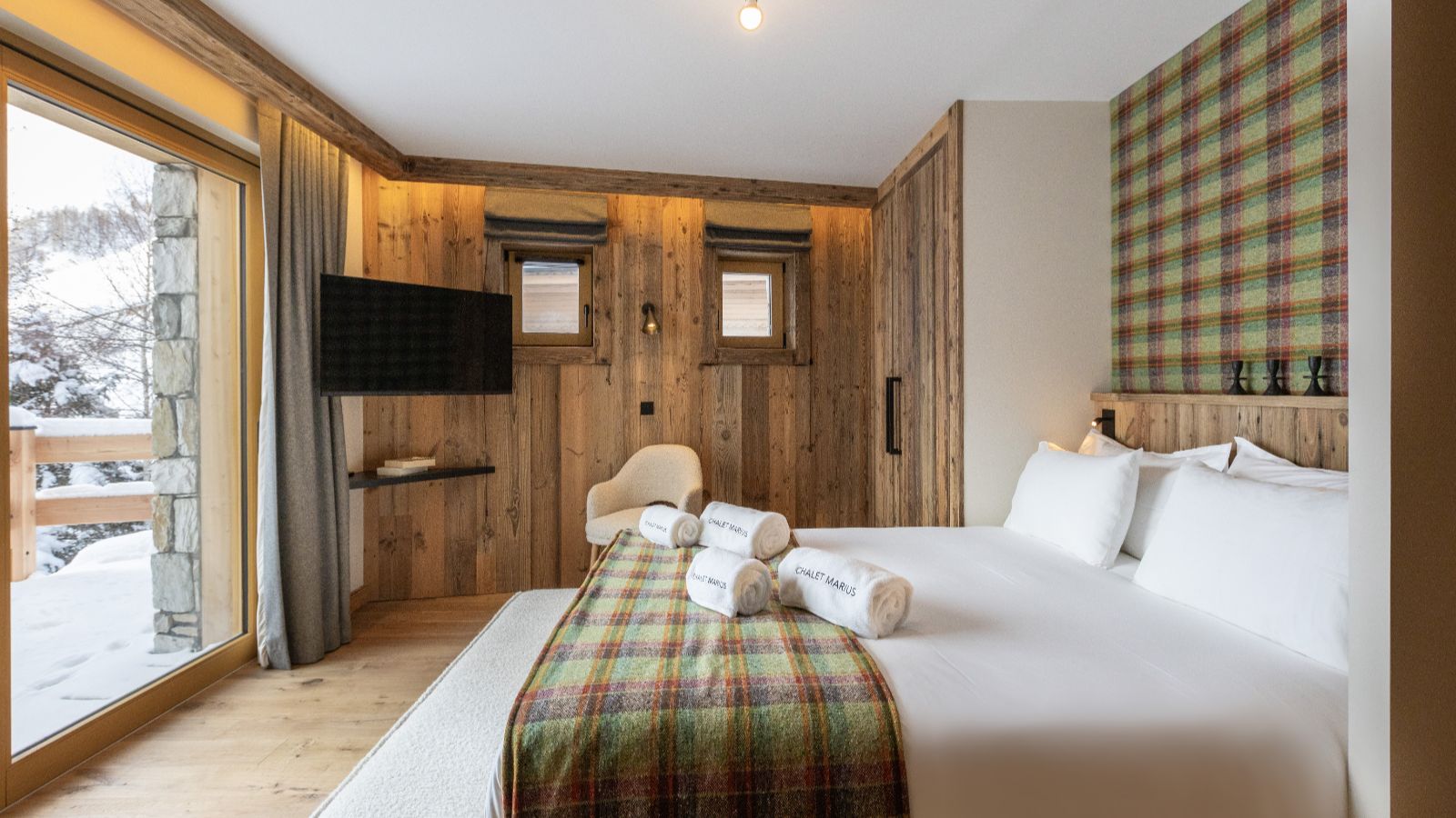 Luxury-ski-chalet-Chalet Marius-oxford-ski Bedroom (11).jpg