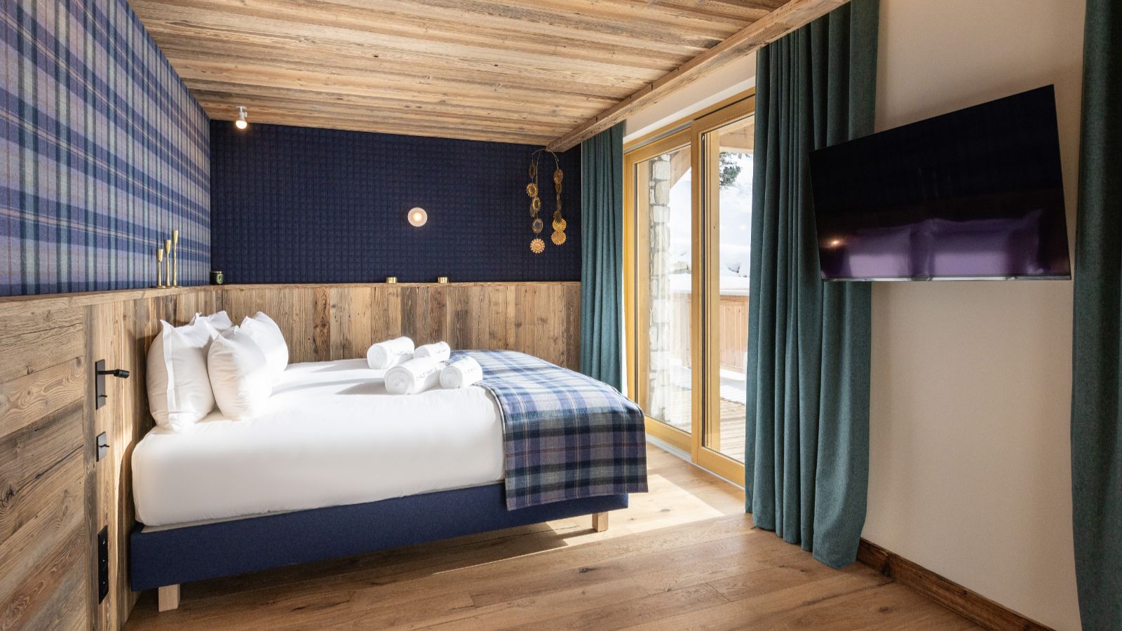 Luxury-ski-chalet-Chalet Marius-oxford-ski Bedroom (18).jpg