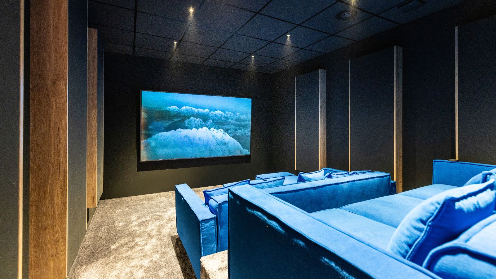 Luxury-ski-chalet-Chalet Marius-oxford-ski Cinema Room (4).jpg
