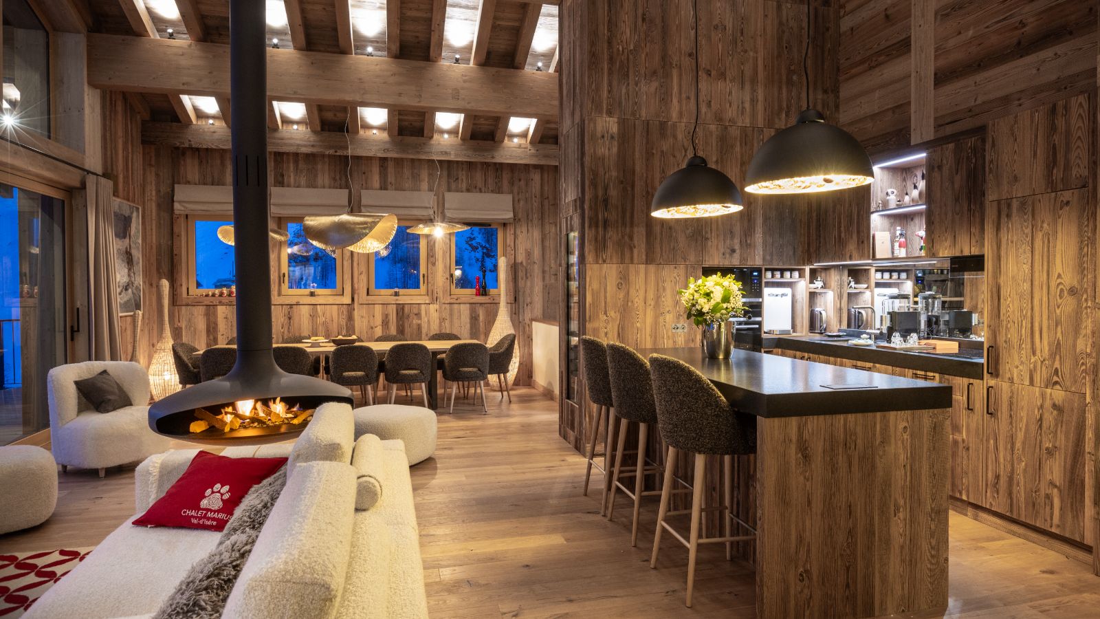 Luxury-ski-chalet-Chalet Marius-oxford-ski Lounge (1).jpg