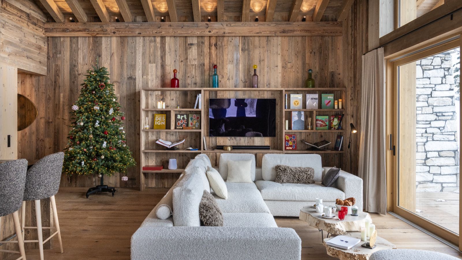 Luxury-ski-chalet-Chalet Marius-oxford-ski Lounge (7).jpg