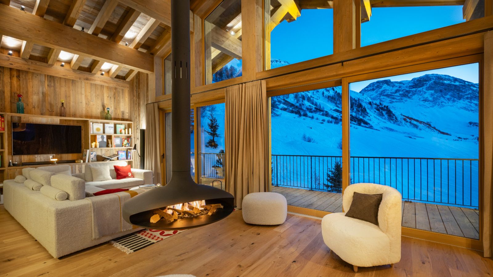 Luxury-ski-chalet-Chalet Marius-oxford-ski Lounge (10).jpg