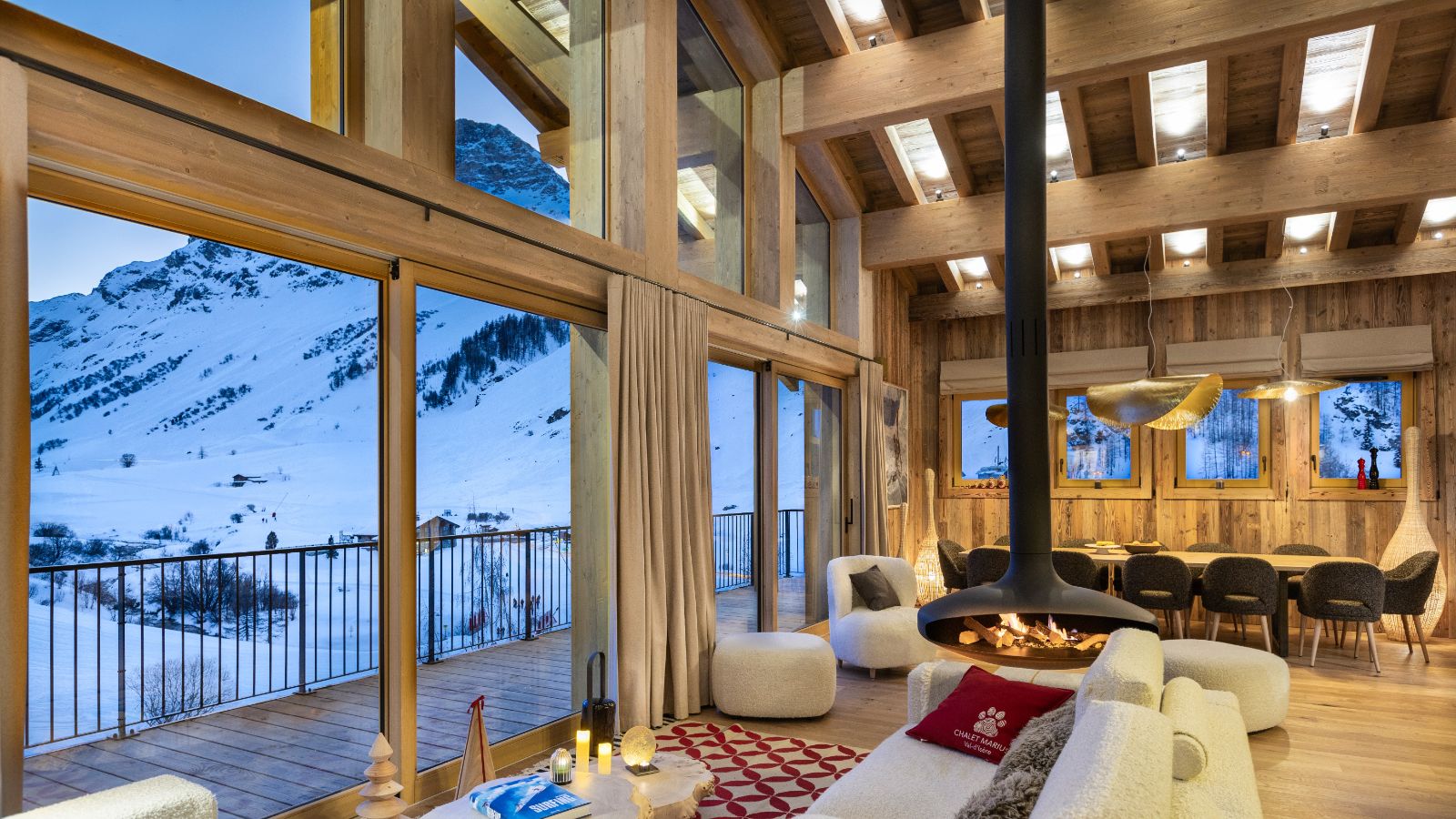 Luxury-ski-chalet-Chalet Marius-oxford-ski Lounge (22).jpg