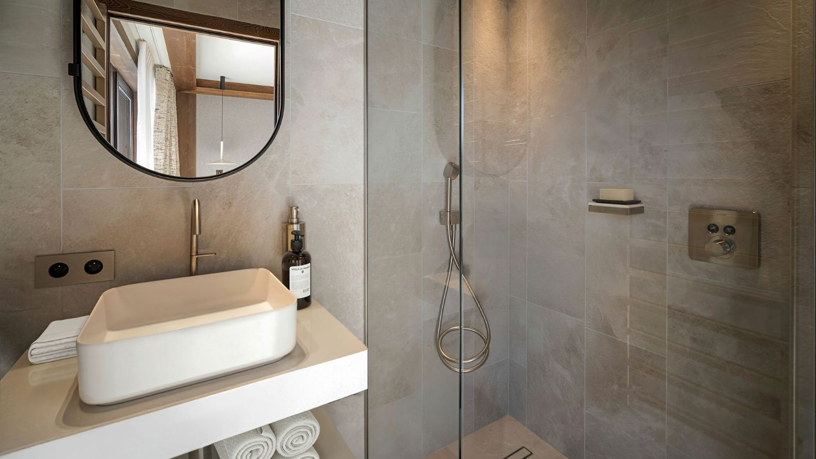 Luxury-Ski-Chalet-Courchevel-1850-Atmosphere-1850-Oxford-Ski-Bathroom.jpg