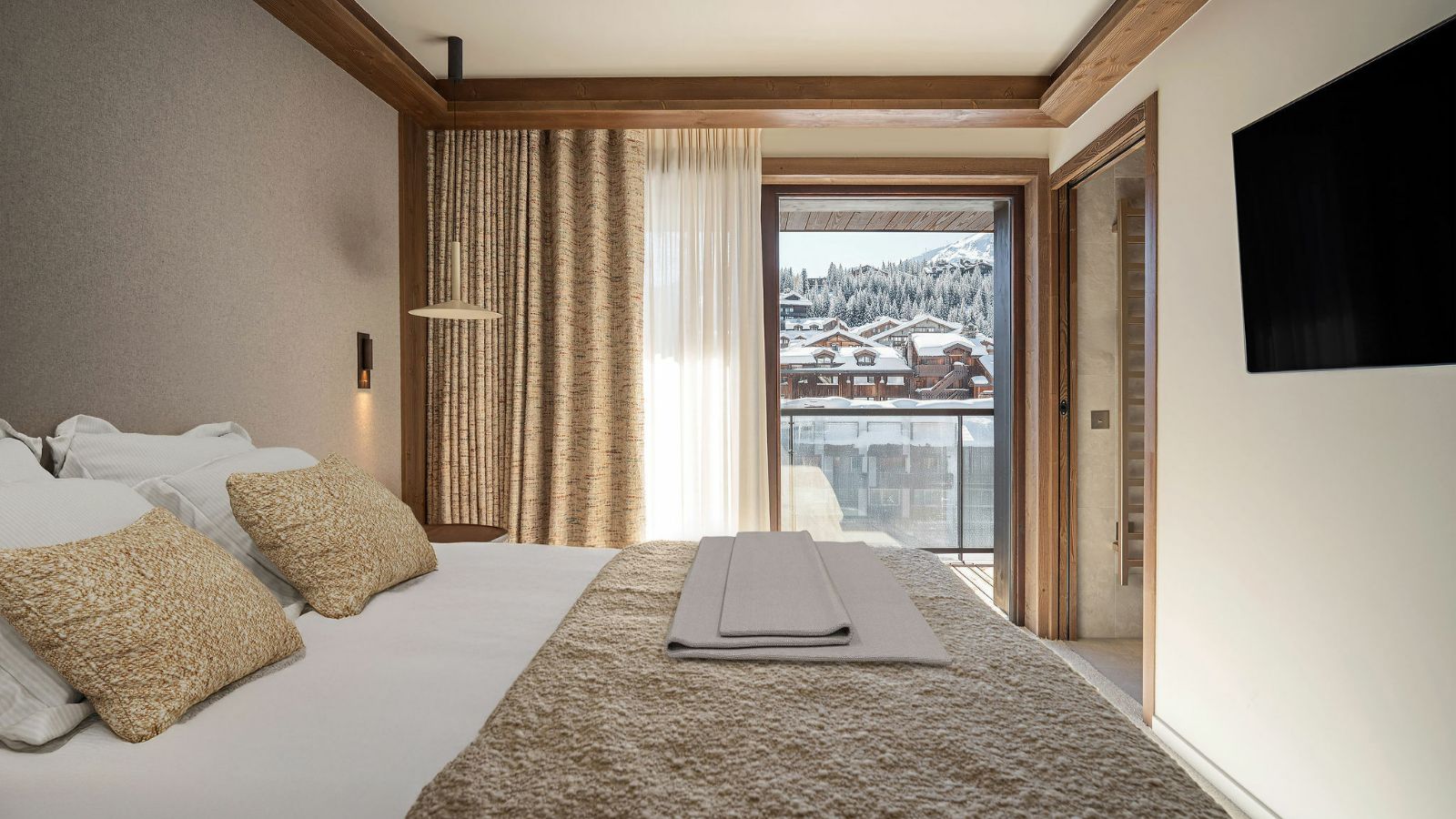 Luxury-Ski-Chalet-Courchevel-1850-Atmosphere-1850-Oxford-Ski-Bedroom (1).jpg