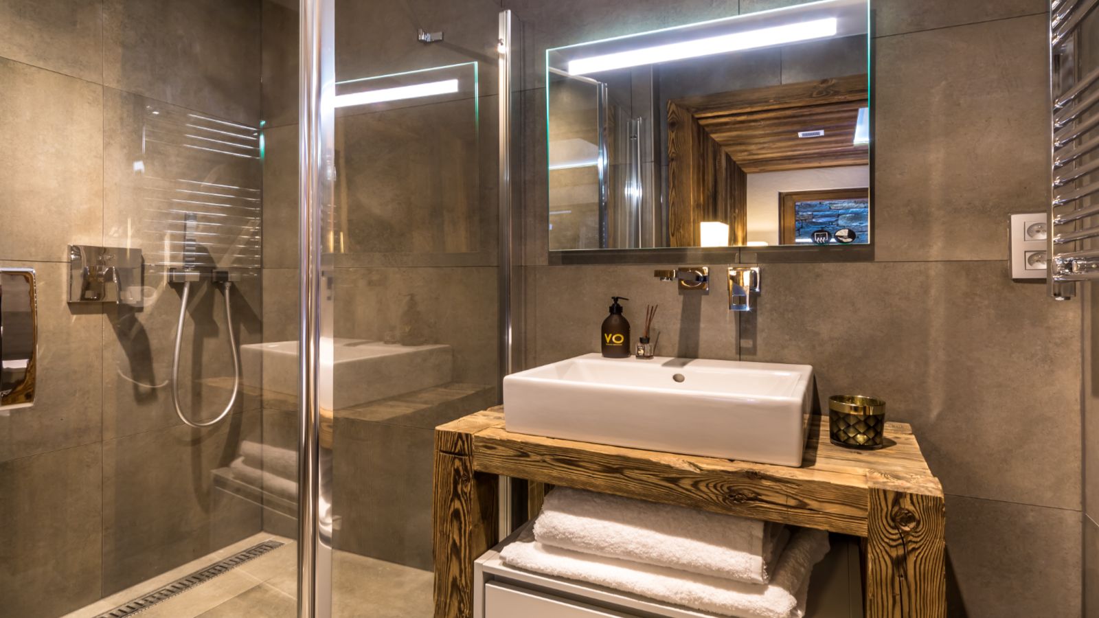 Chalet Kapa Elevation Alps Bedroom 4 Ensuite.jpg