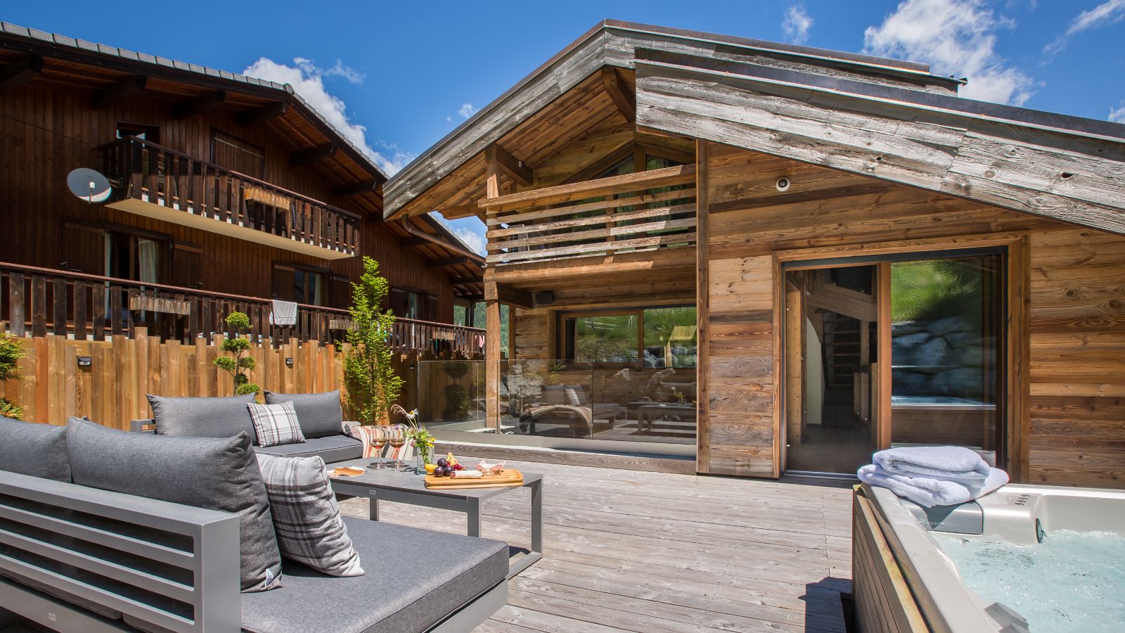 Elevation Alps - Chalet Kapa - Summer Terrace (8).jpg