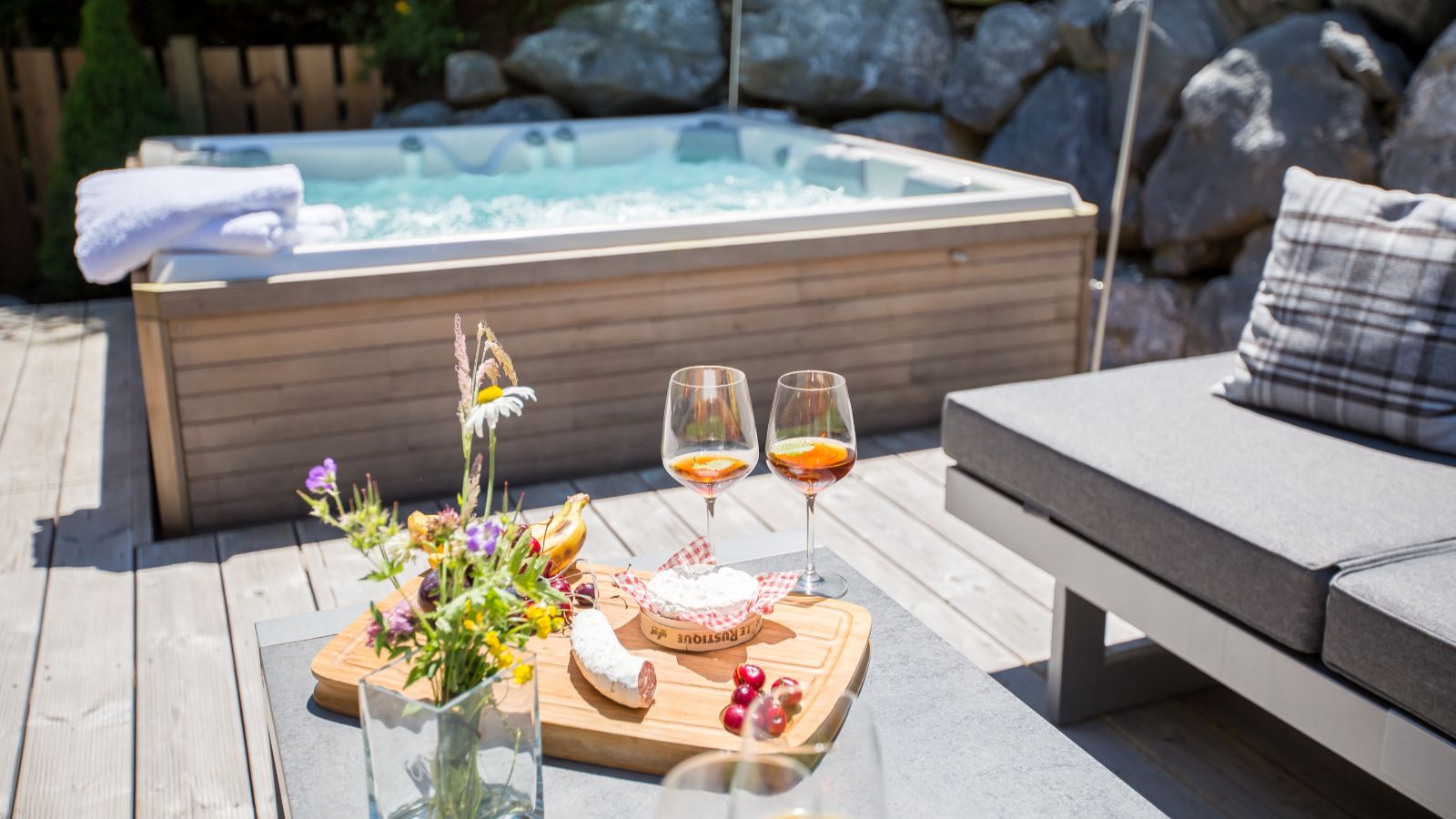 Elevation Alps - Chalet Kapa - Summer Terrace (11).jpg