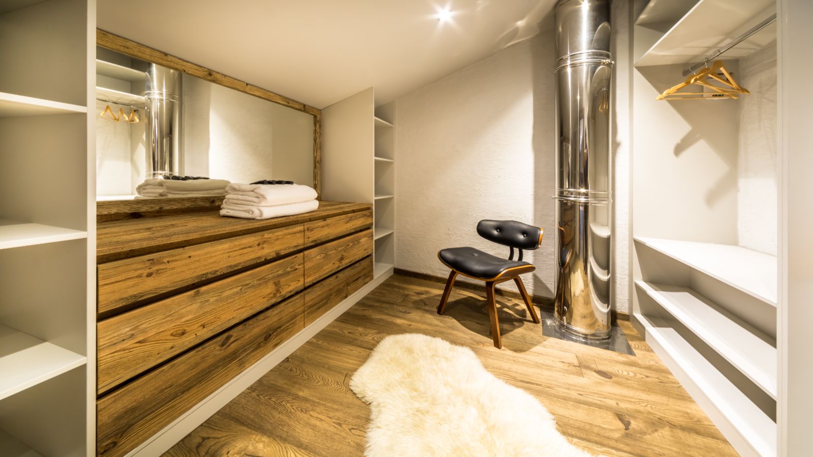 Chalet Kapa Elevation Alps  Master Bedroom Dressing.jpg