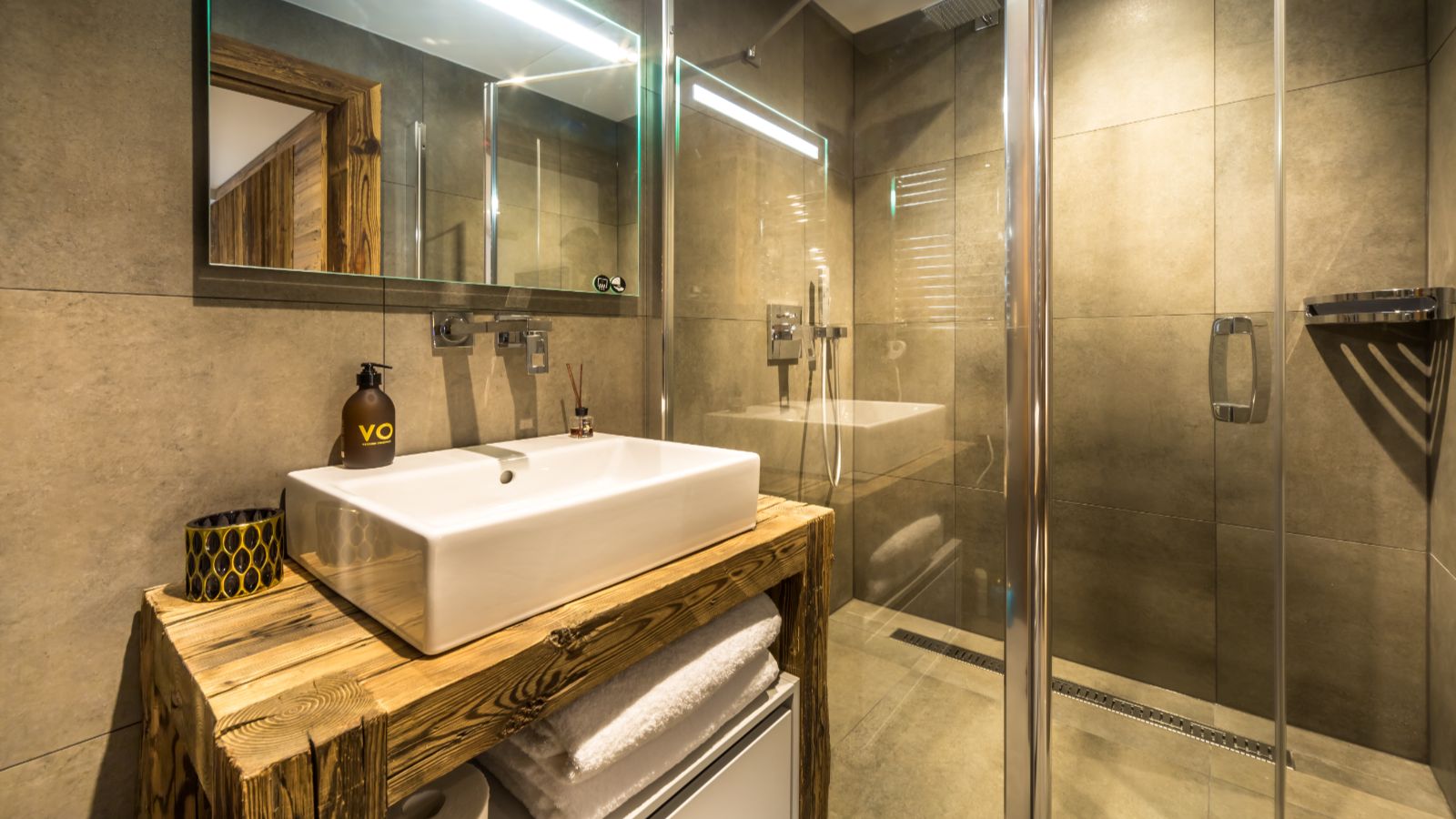 Chalet Kapa Elevation Alps Bedroom 2 Ensuite.jpg