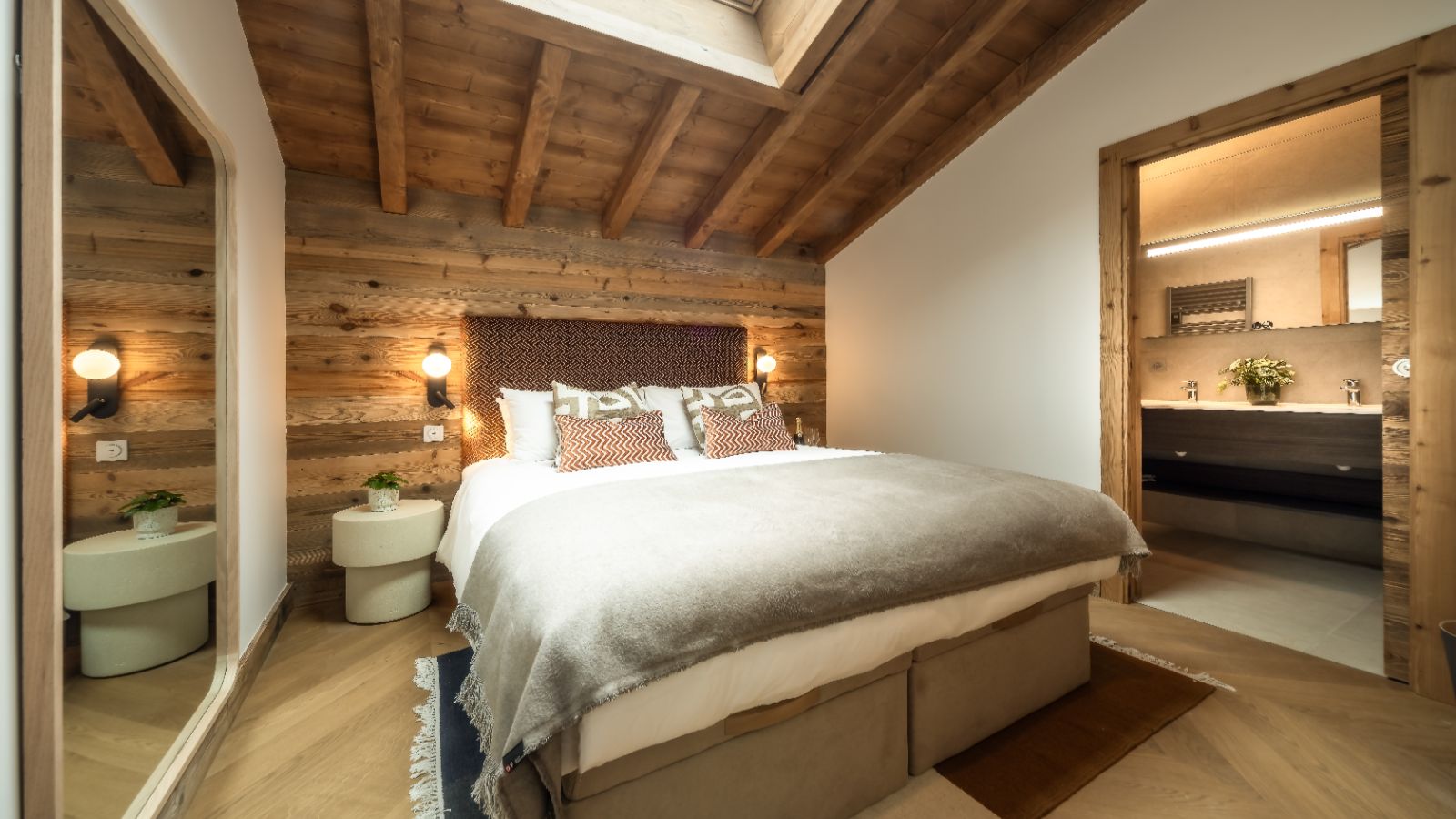 ElevationAlps - Penthouse Snowgum - Bedroom 3.jpg