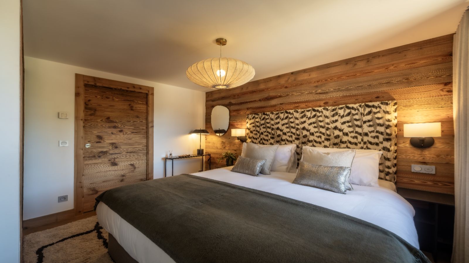 Elevation Alps - Penthouse Snowgum - Bedroom 5.jpg