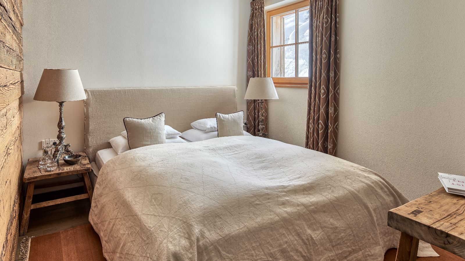 Luxury-ski-chalet-Skyfall apartment 003-oxford-ski Bedroom.jpg