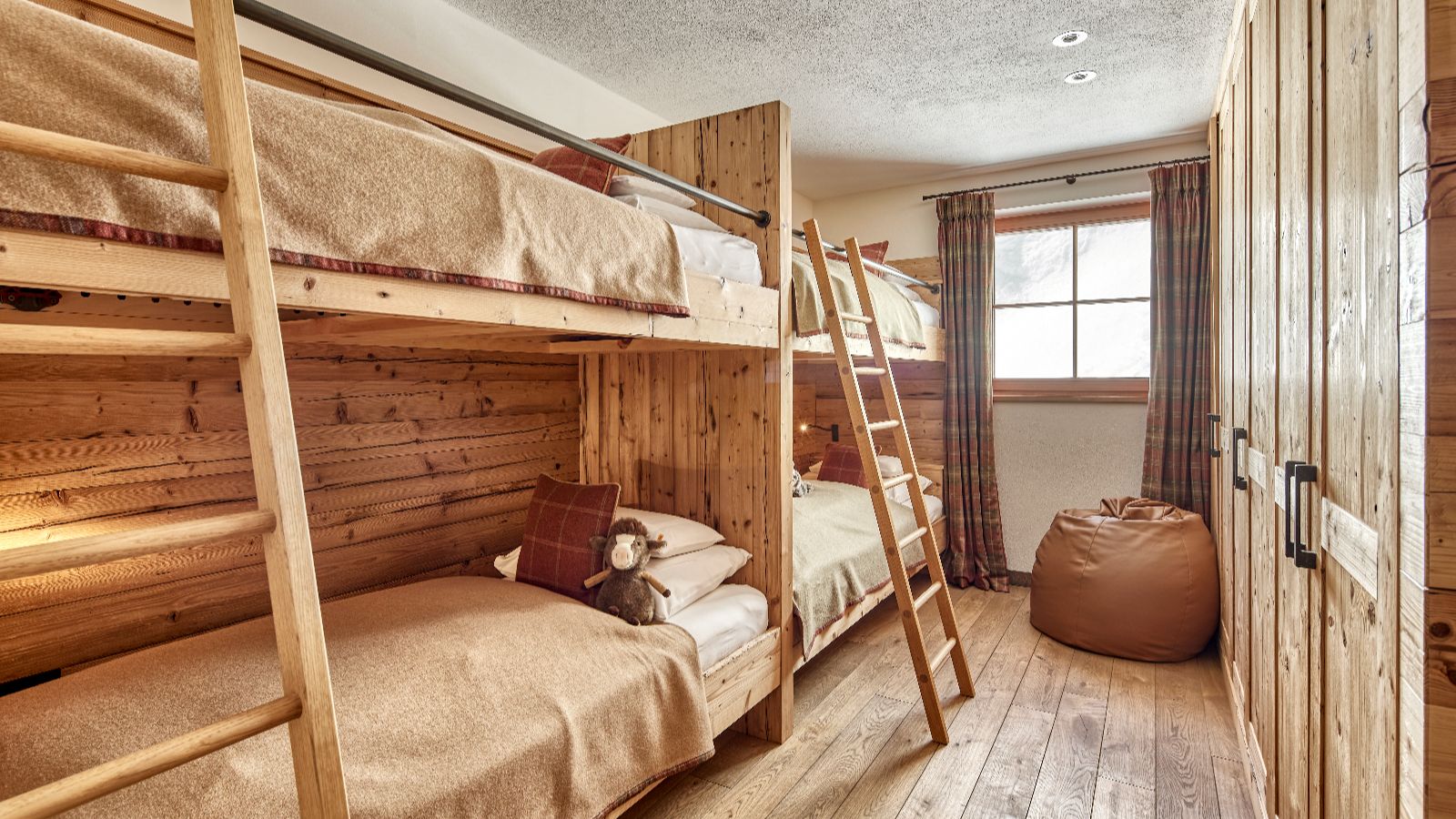 Luxury-ski-chalet-Skyfall apartment 003-oxford-ski bunkroom.jpg