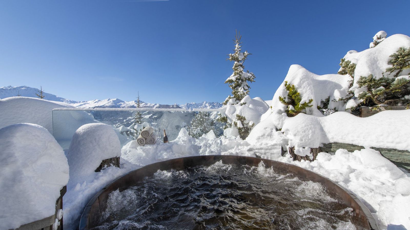 Luxury-ski-chalet- Chalet Belle Claire -oxford-ski Hot Tub (2).jpeg