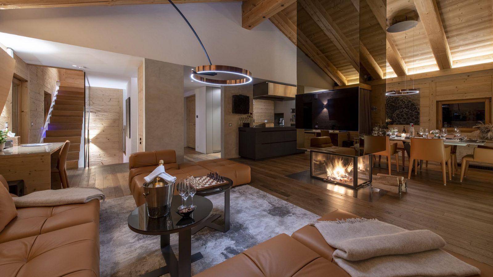 Luxury-ski-chalet- Chalet Belle Claire -oxford-ski Lounge.jpeg