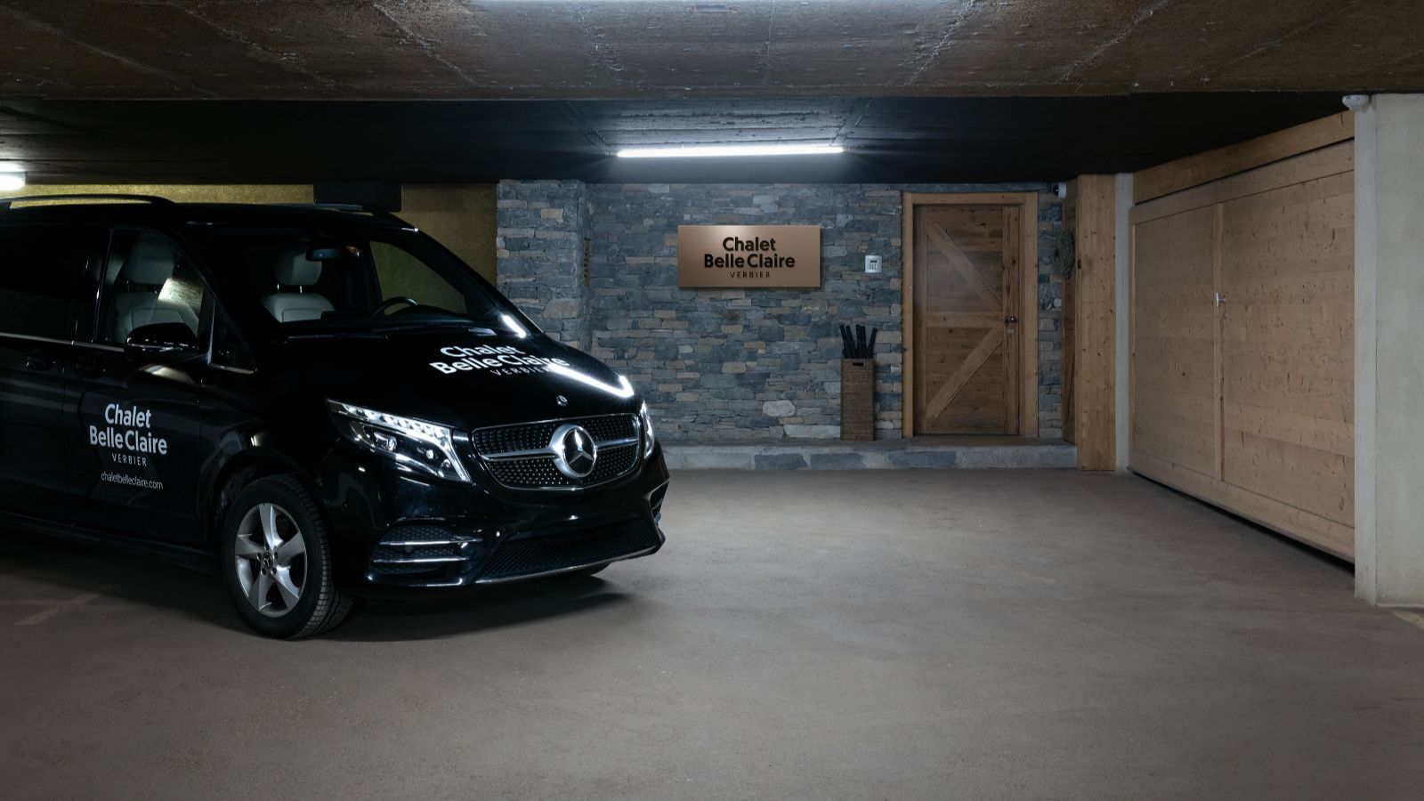 Luxury-ski-chalet- Chalet Belle Claire -oxford-ski Parking.jpg