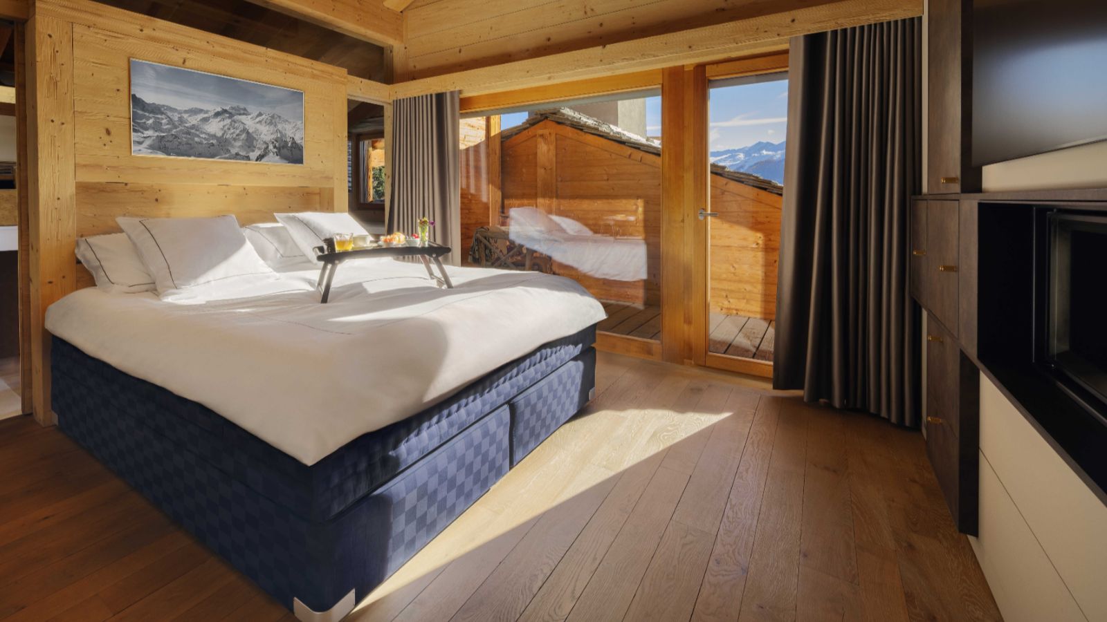 Luxury-ski-chalet- Chalet Belle Claire -oxford-ski Bedroom.jpeg