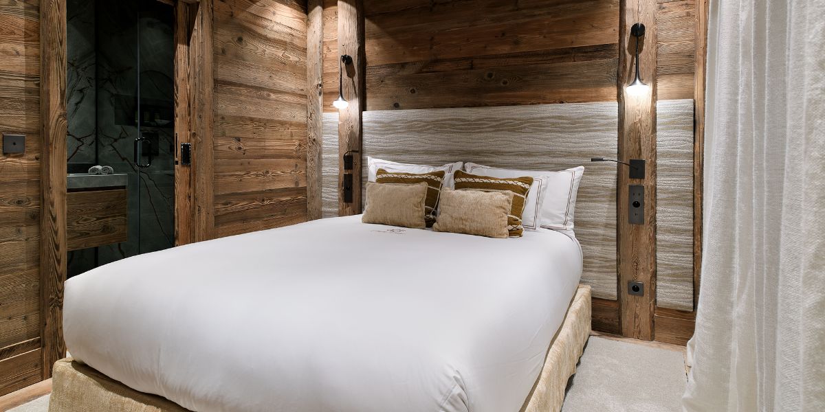 Luxury-Ski-Chalet-Meribel-Chalet-Cristal-Oxford-Ski-Bedroom (9).jpg