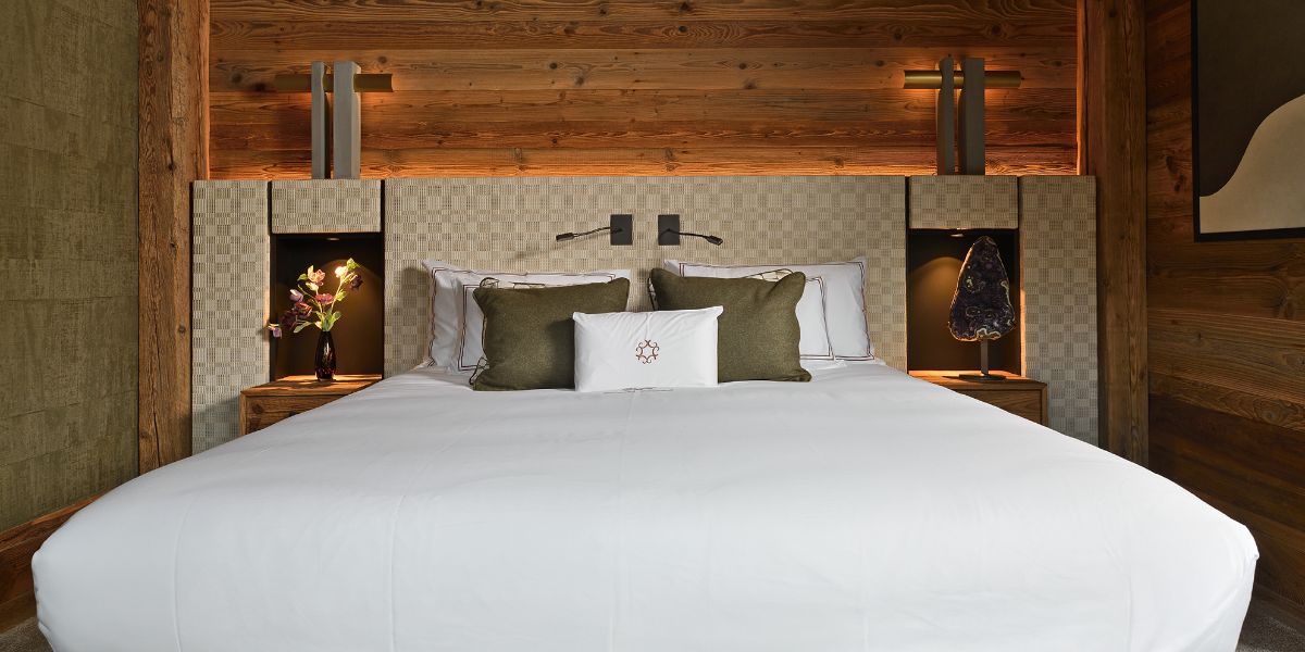 Luxury-Ski-Chalet-Meribel-Chalet-Cristal-Oxford-Ski-Bedroom (20).jpg