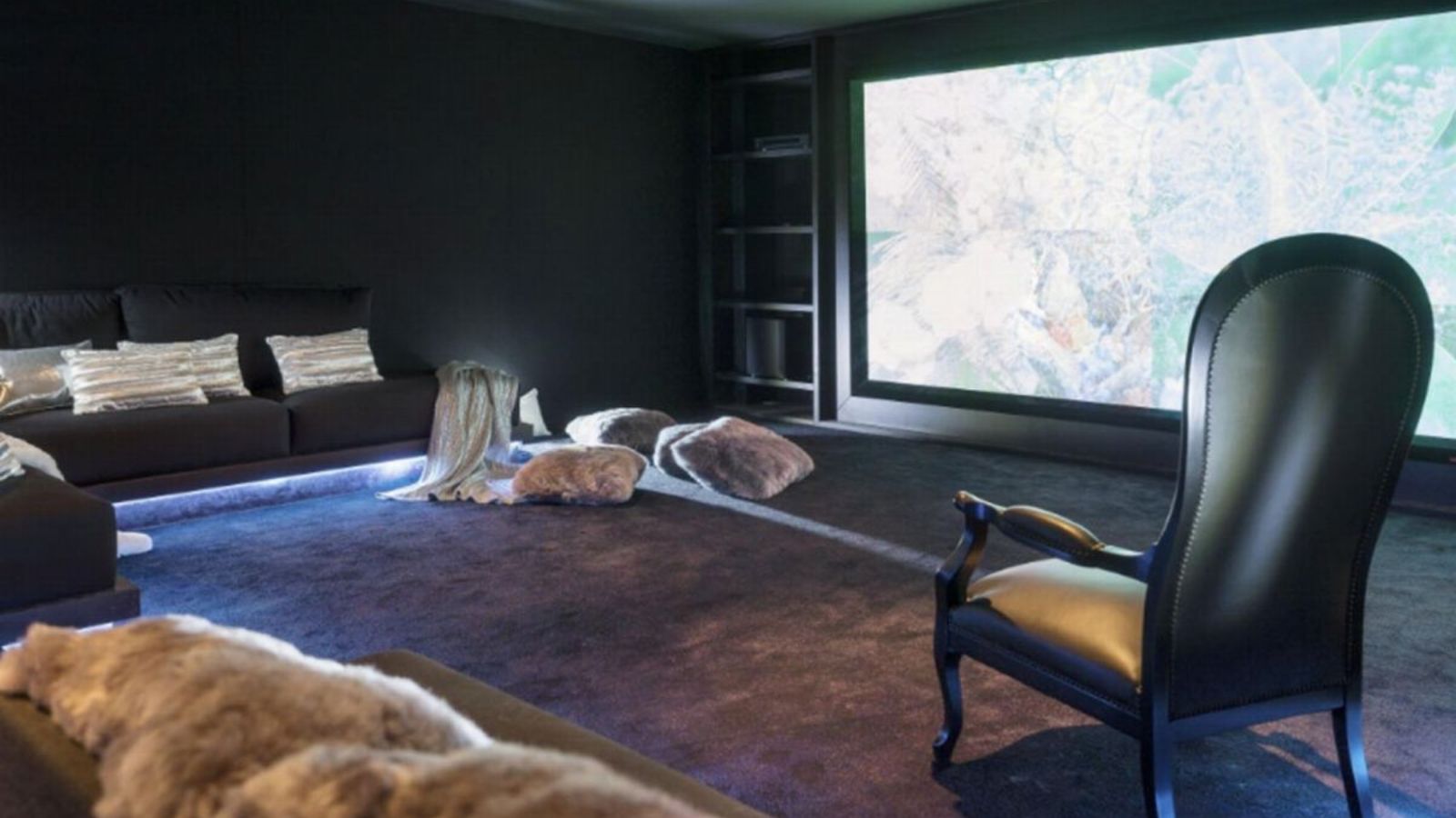 Luxury-ski-chalet Mont Blanc-oxford-ski Cinema.jpg