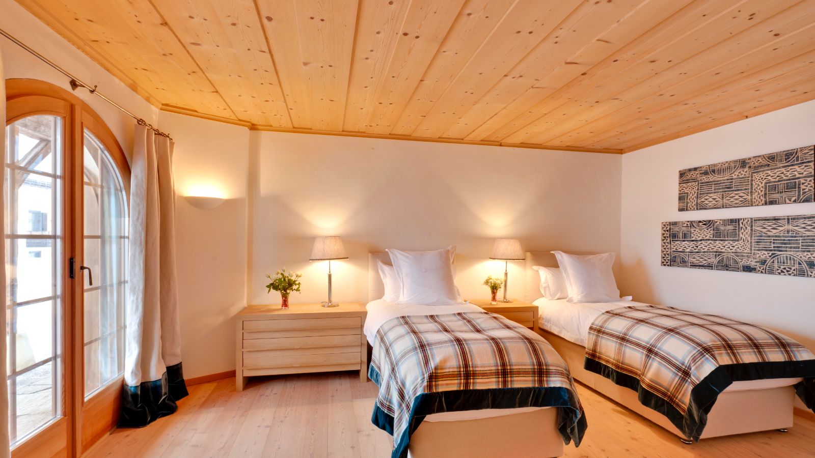 Luxury-ski-chalet- Casa Chimera-oxford-ski twin Bedroom.jpg