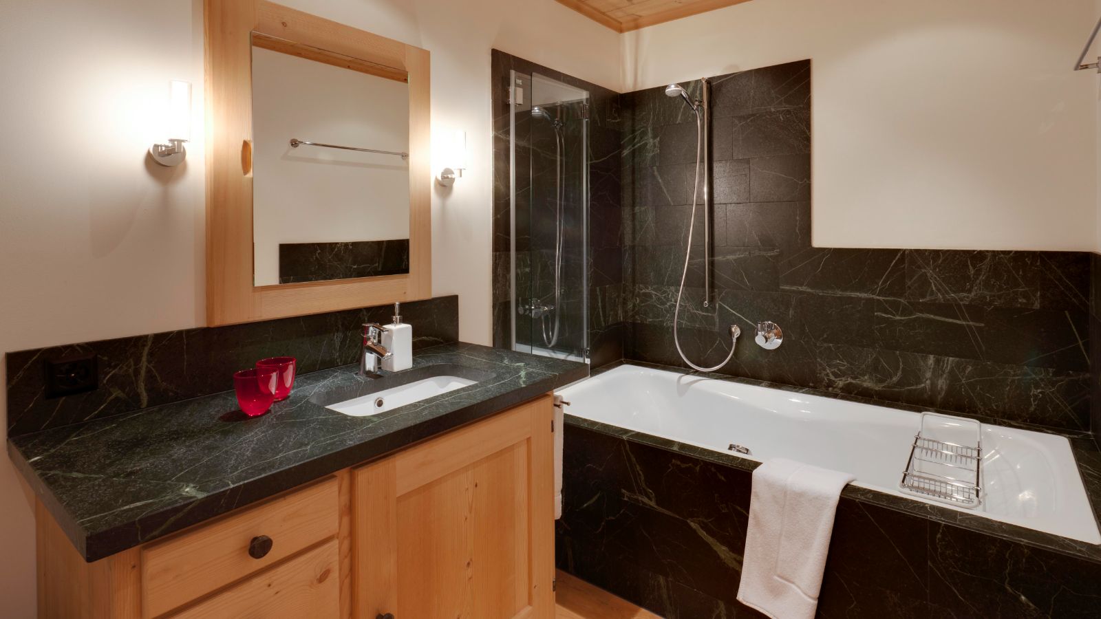 Luxury-ski-chalet- Casa Chimera-oxford-ski  bathroom (2).jpg