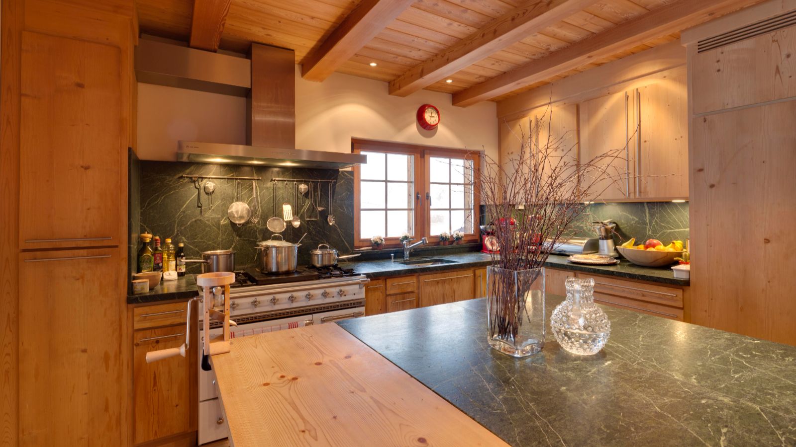 Luxury-ski-chalet- Casa Chimera-oxford-ski  Kitchen (3).jpg