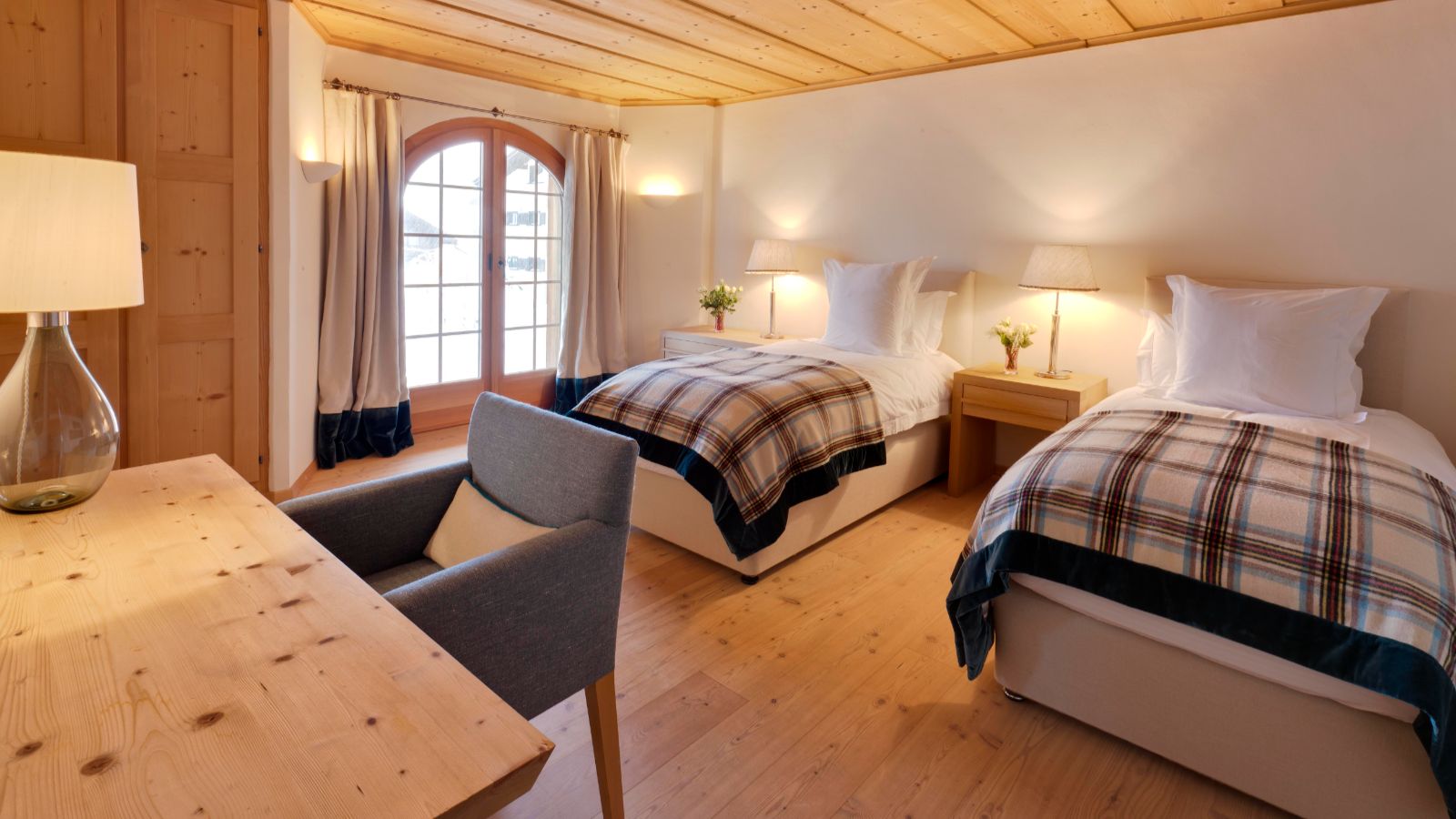 Luxury-ski-chalet- Casa Chimera-oxford-ski  Twin Bedroom (2).jpg