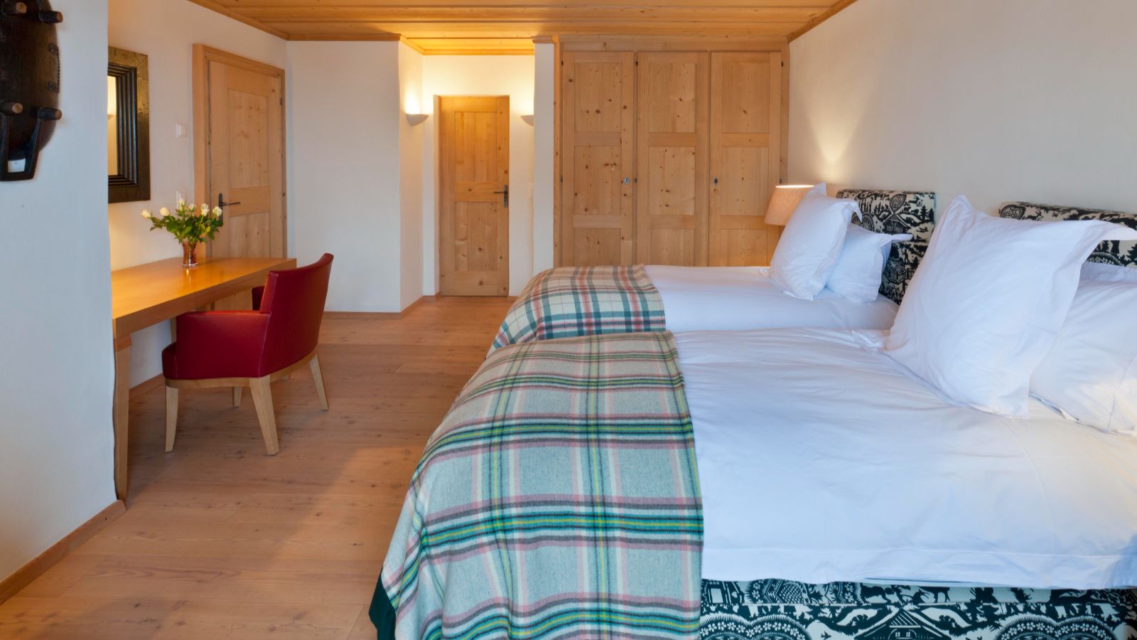 Luxury-ski-chalet- Casa Chimera-oxford-ski  Twin Bedroom (3).jpg