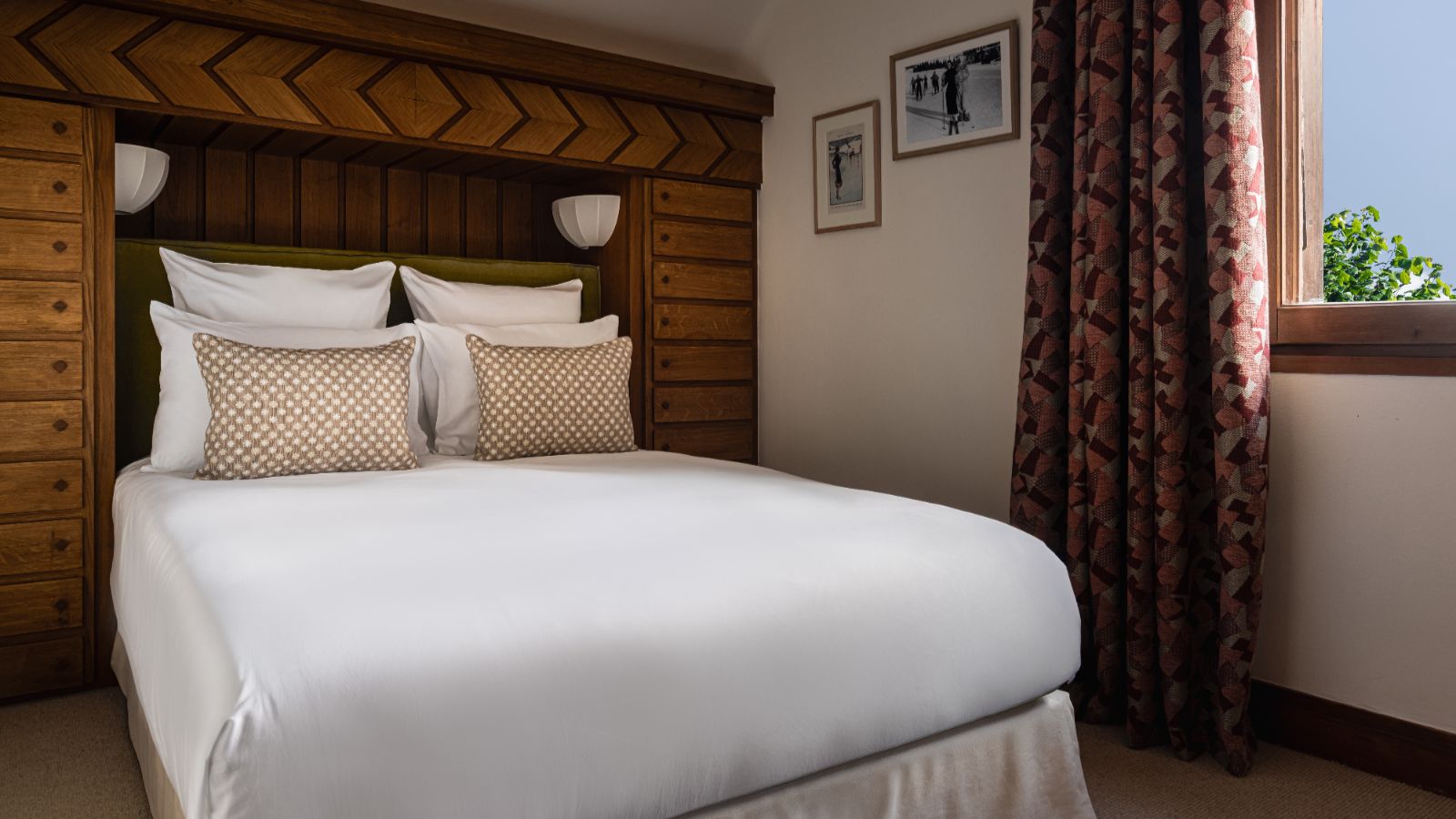 Luxury-ski-chalet Sarto -oxford-ski Bedroom (4).jpg