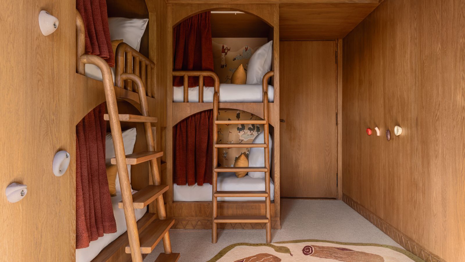Luxury-ski-chalet Sarto -oxford-ski Bunk room.jpg