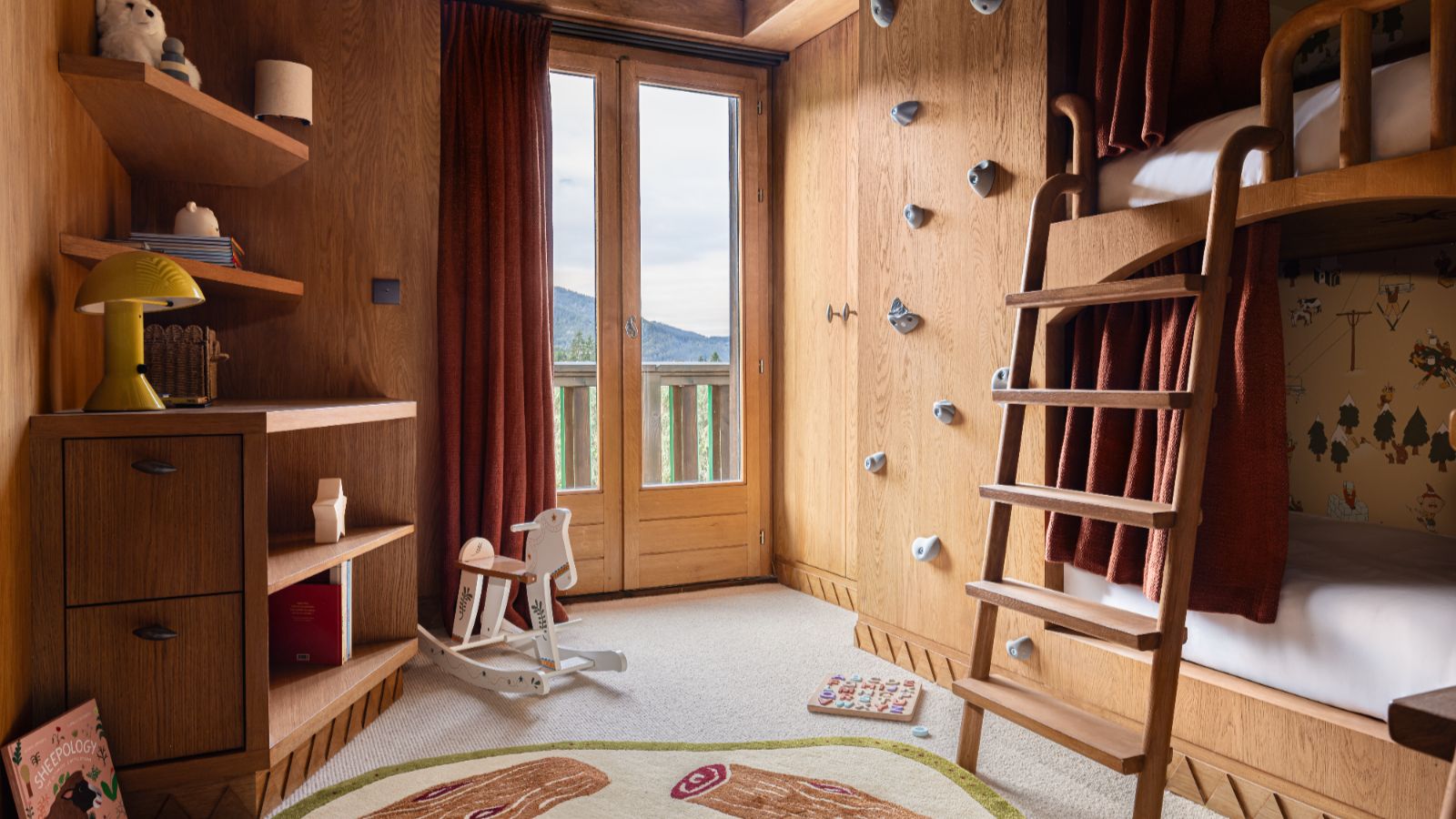 Luxury-ski-chalet Sarto -oxford-ski Bunkroom.jpg
