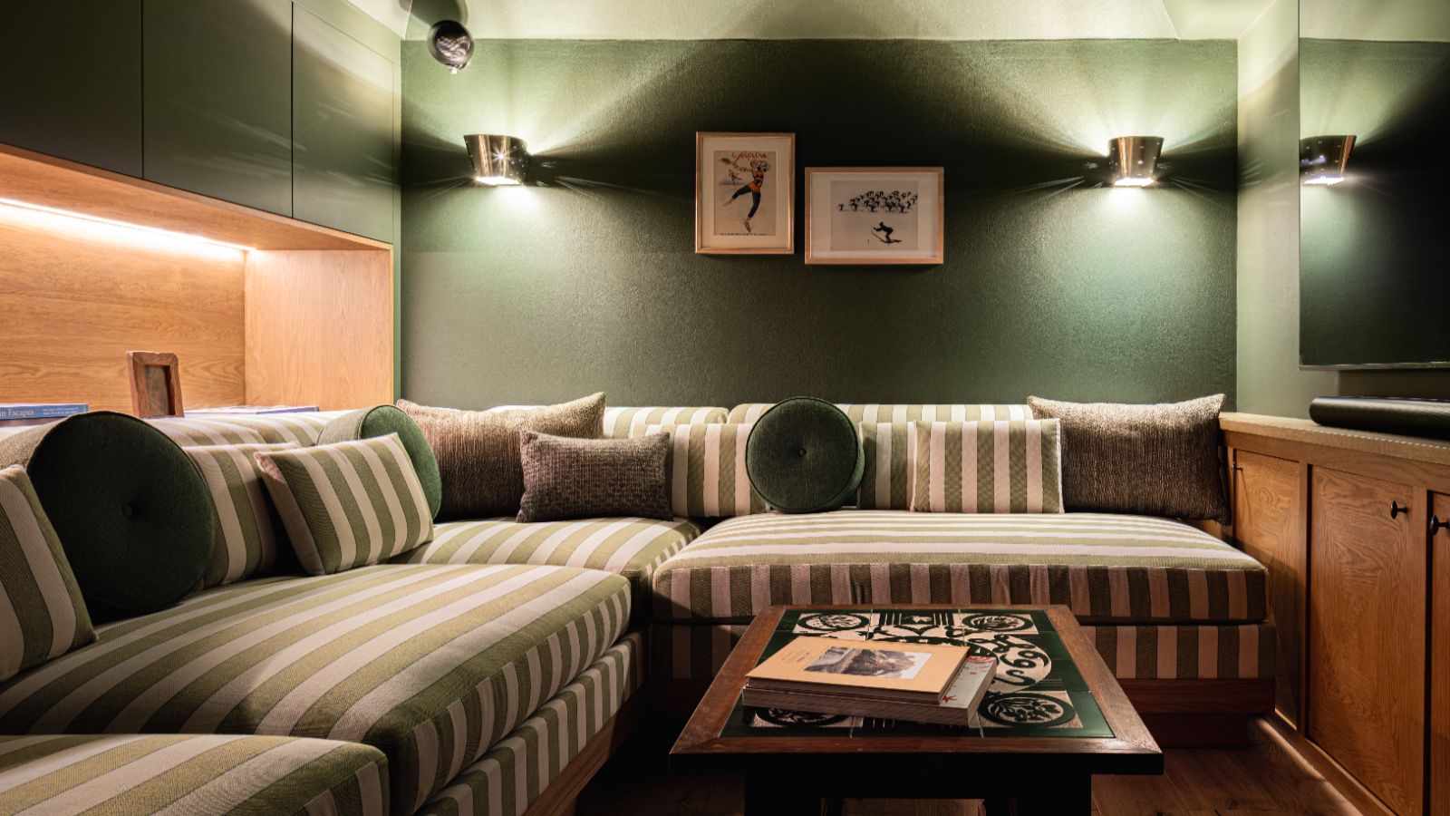 Luxury-ski-chalet Sarto -oxford-ski Cinema.jpg