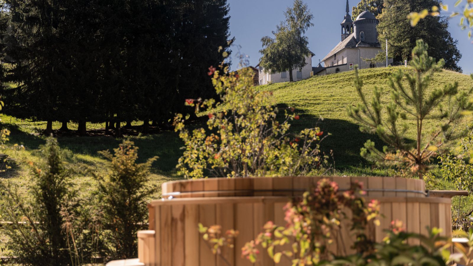 Luxury-ski-chalet Sarto -oxford-ski Hot Tub.jpg