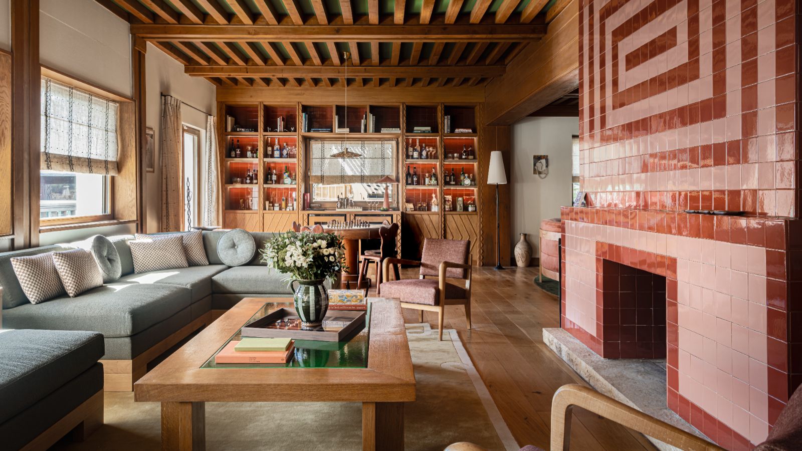 Luxury-ski-chalet Sarto -oxford-ski Lounge.jpg