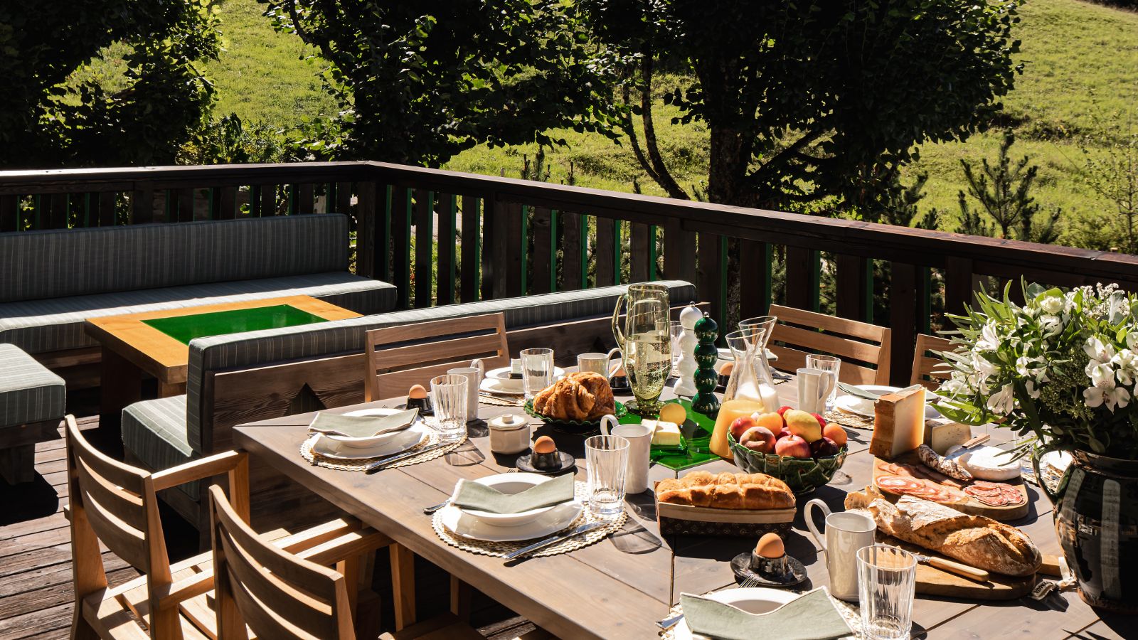 Luxury-ski-chalet Sarto -oxford-ski Outdoor Dining.jpg