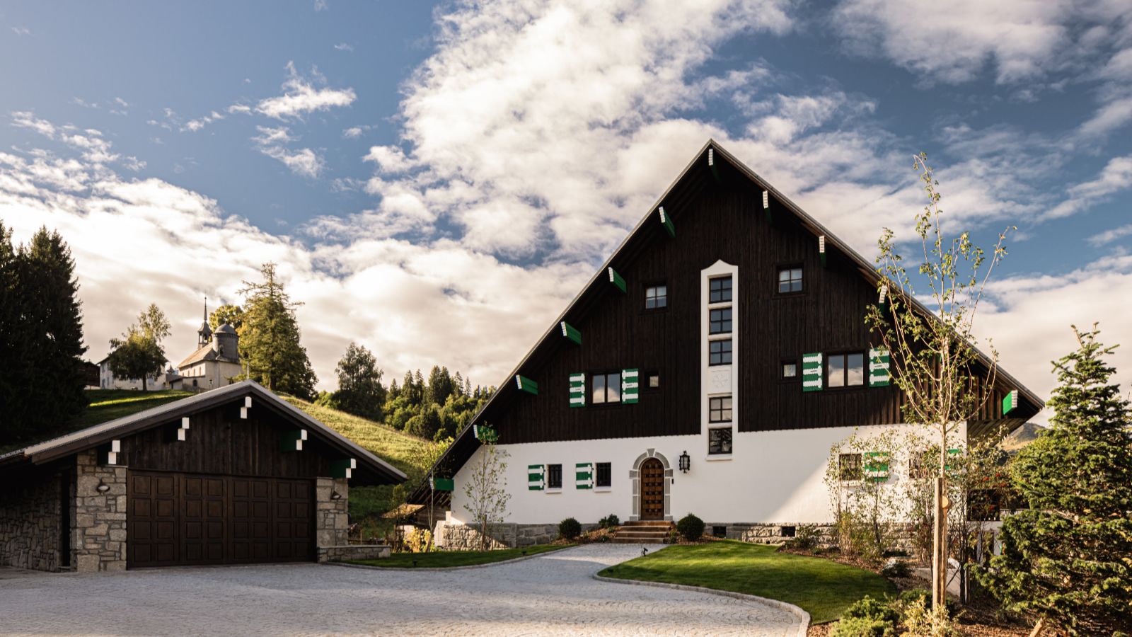 Luxury-ski-chalet Sarto -oxford-ski Outside Chalet.jpg