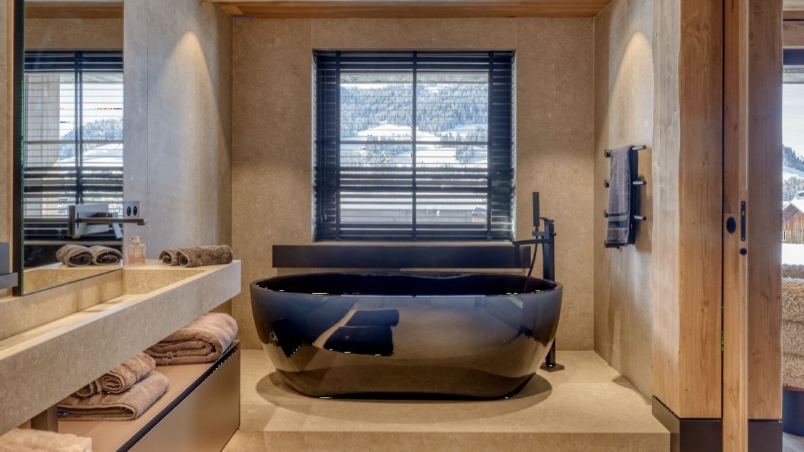Luxury-ski-chalet Snow Cat-oxford-ski Bathroom.jpg