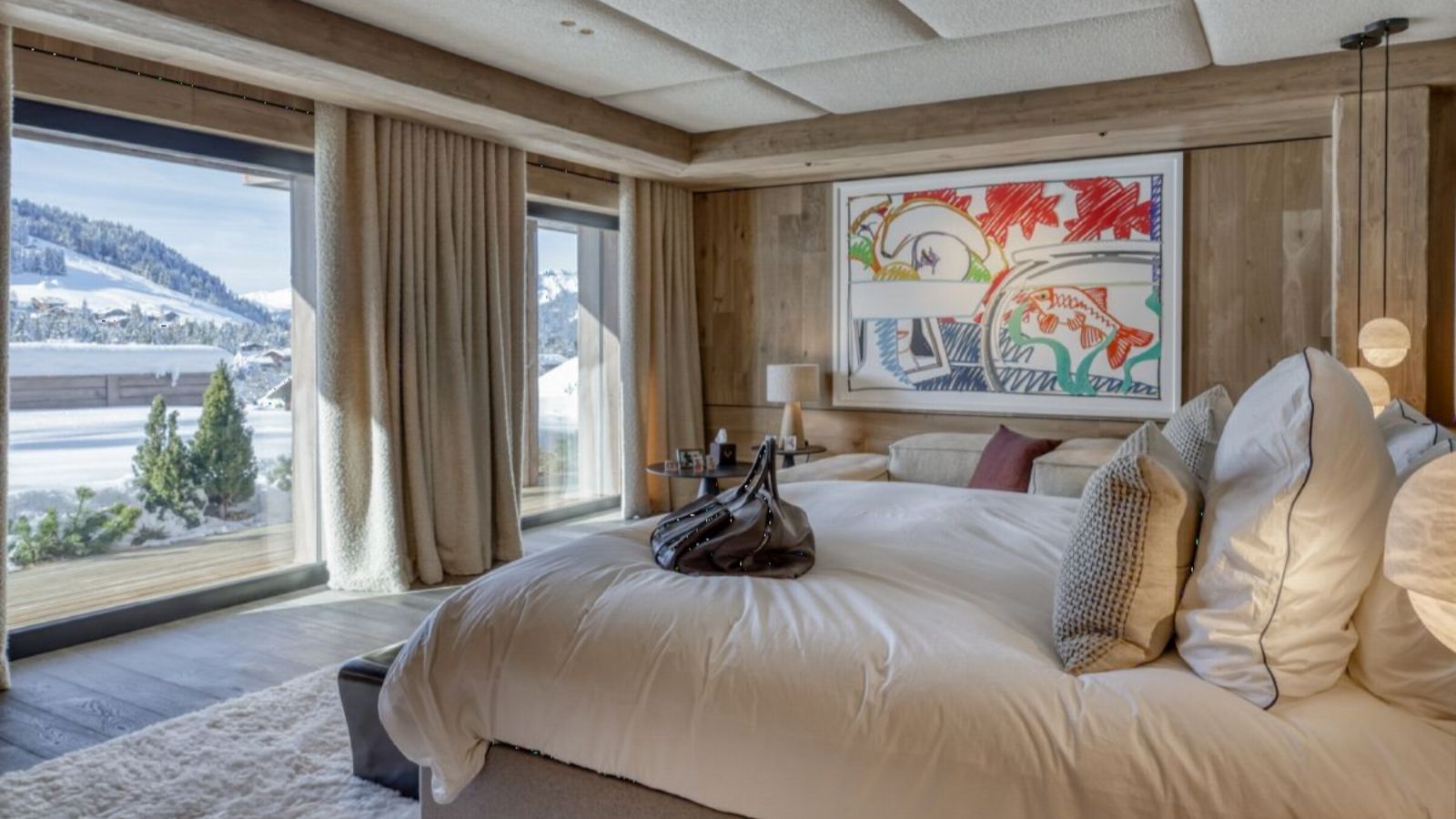 Luxury-ski-chalet Snow Cat-oxford-ski Bedroom (3).jpg