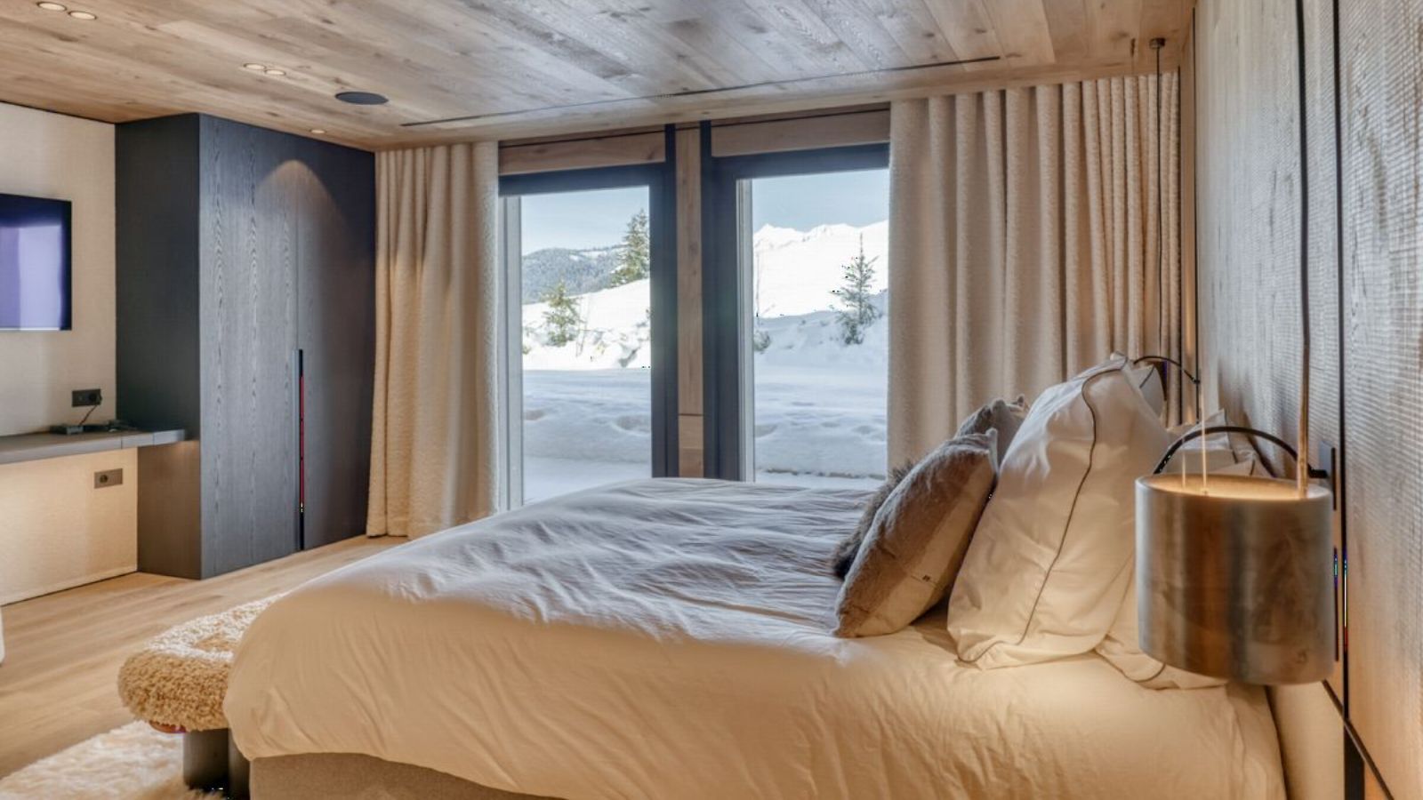 Luxury-ski-chalet Snow Cat-oxford-ski  Bathroom (2).jpg