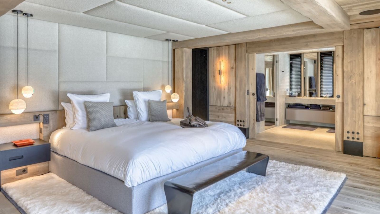 Luxury-ski-chalet Snow Cat-oxford-ski  Bedroom (5).jpg